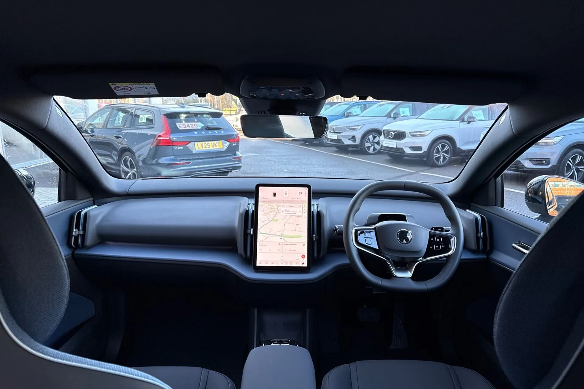 Volvo EX30 thumbnail image number 3