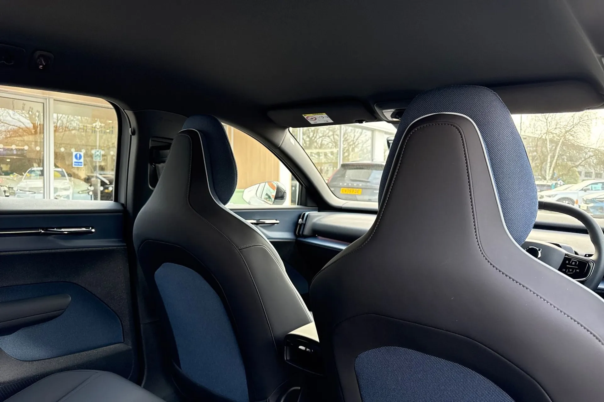 Volvo EX30 thumbnail image number 24