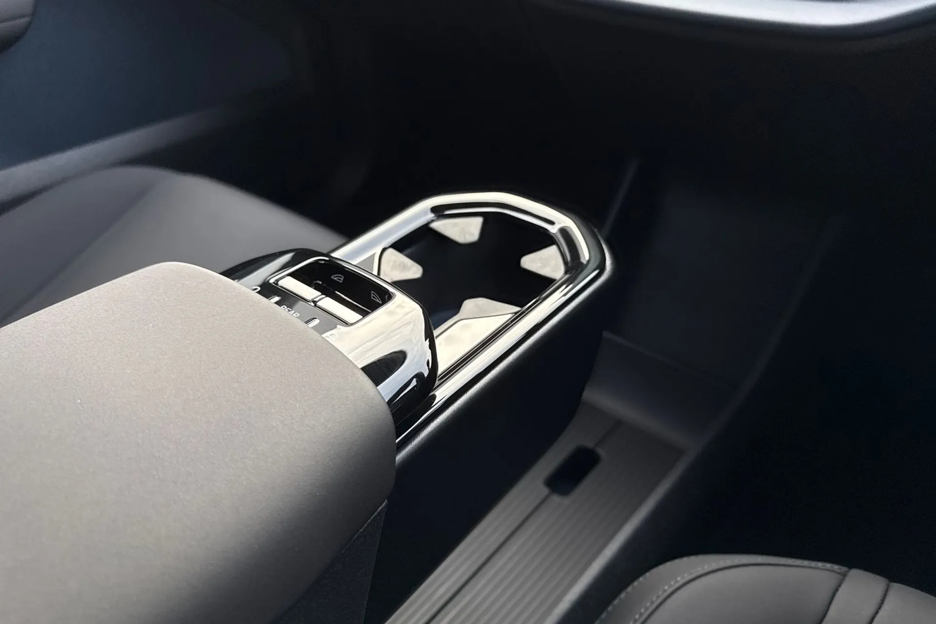 Volvo EX30 thumbnail image number 43