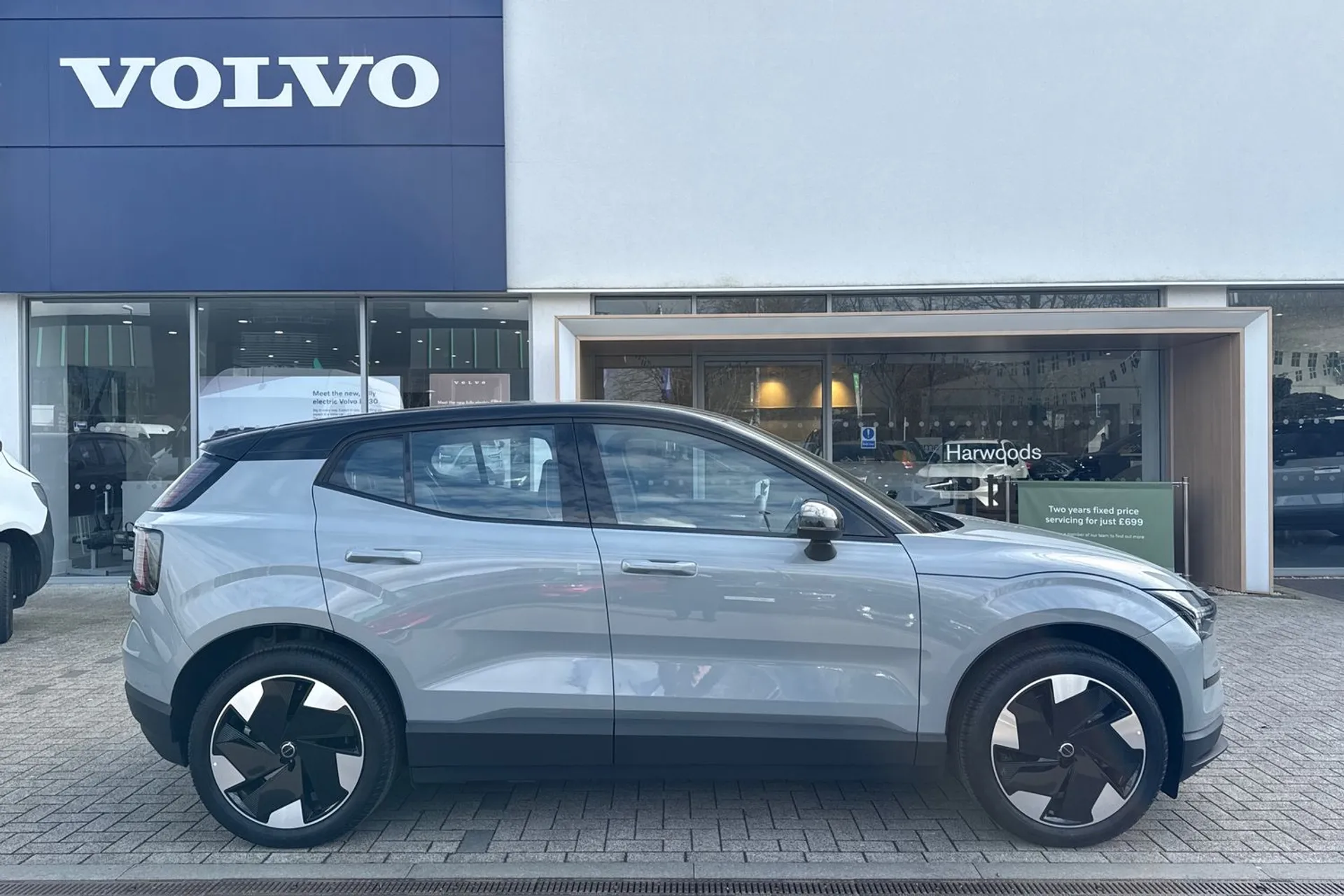 Volvo EX30 thumbnail image number 2