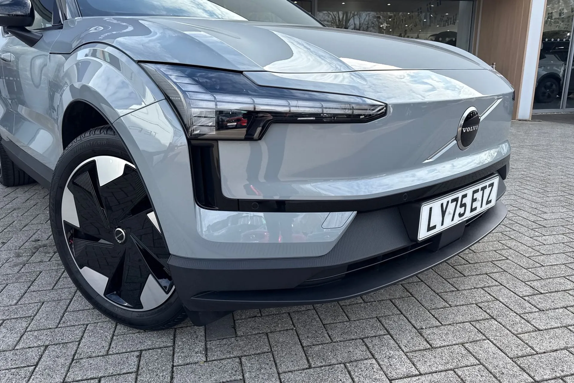 Volvo EX30 thumbnail image number 7