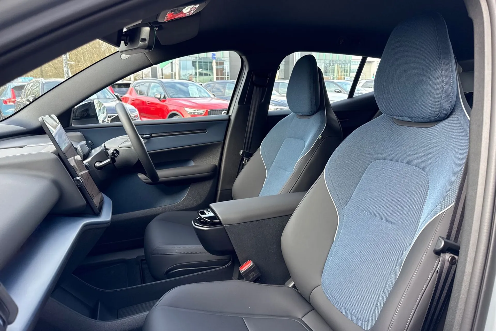 Volvo EX30 thumbnail image number 28