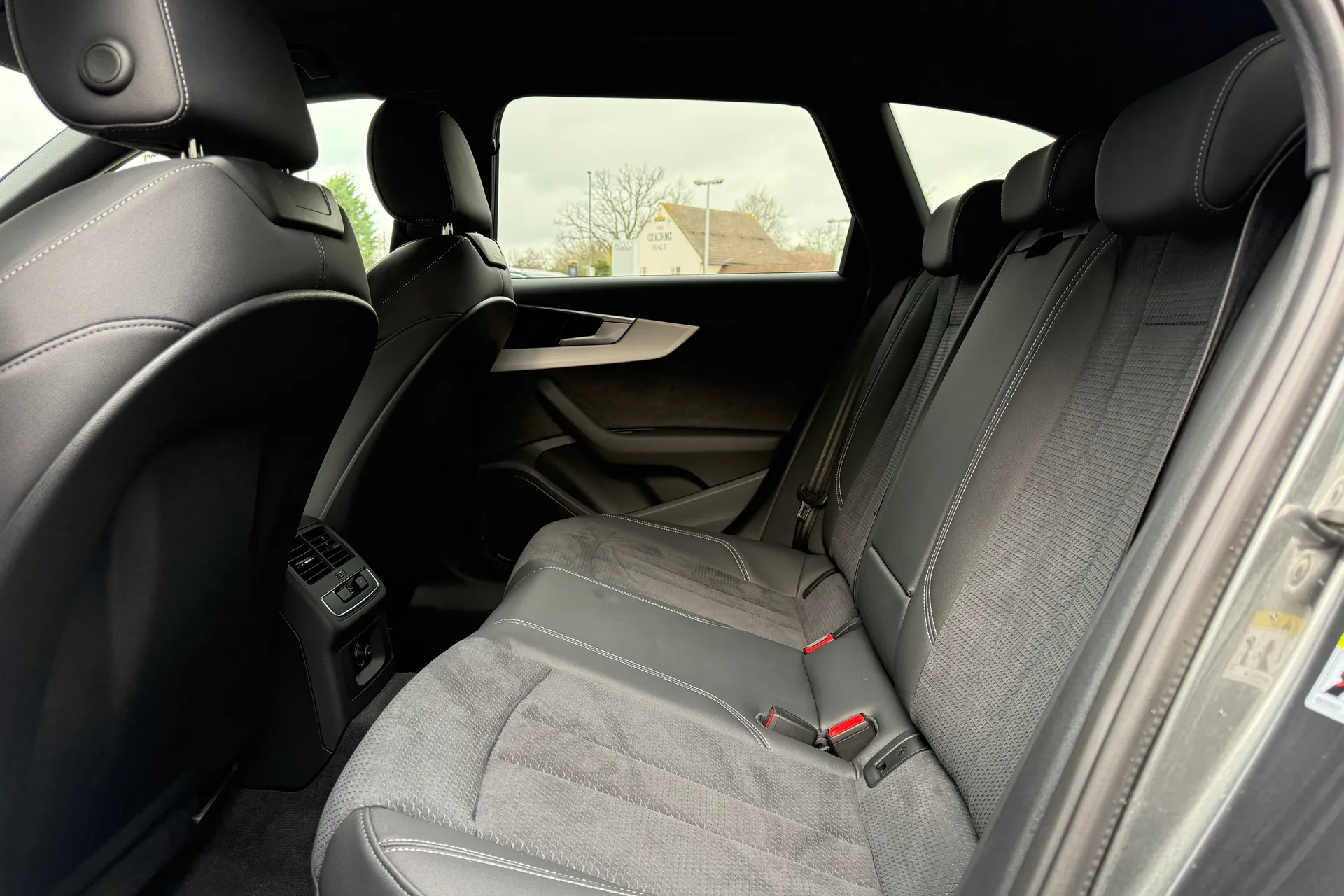 Audi A4 thumbnail image number 21