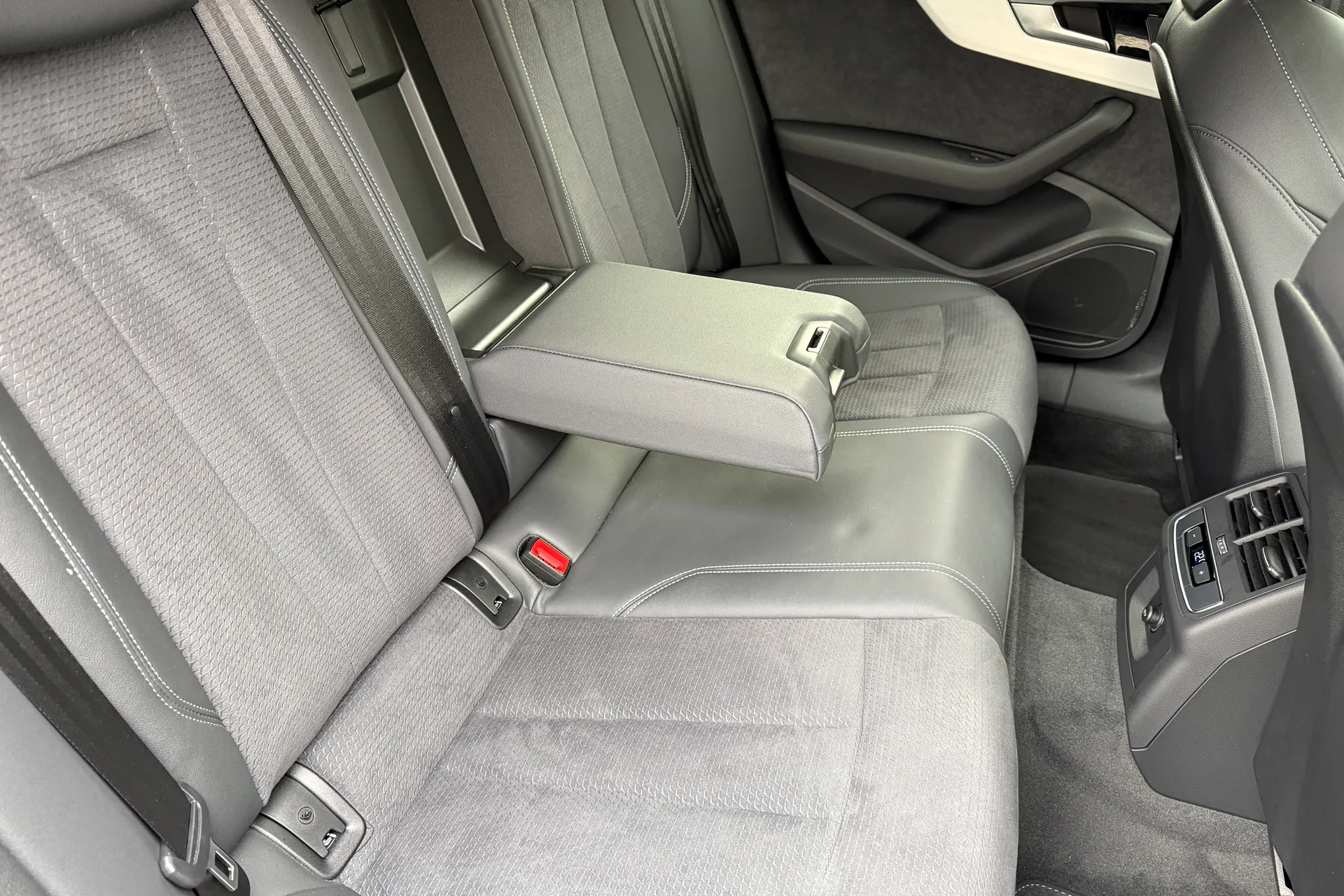 Audi A4 thumbnail image number 27