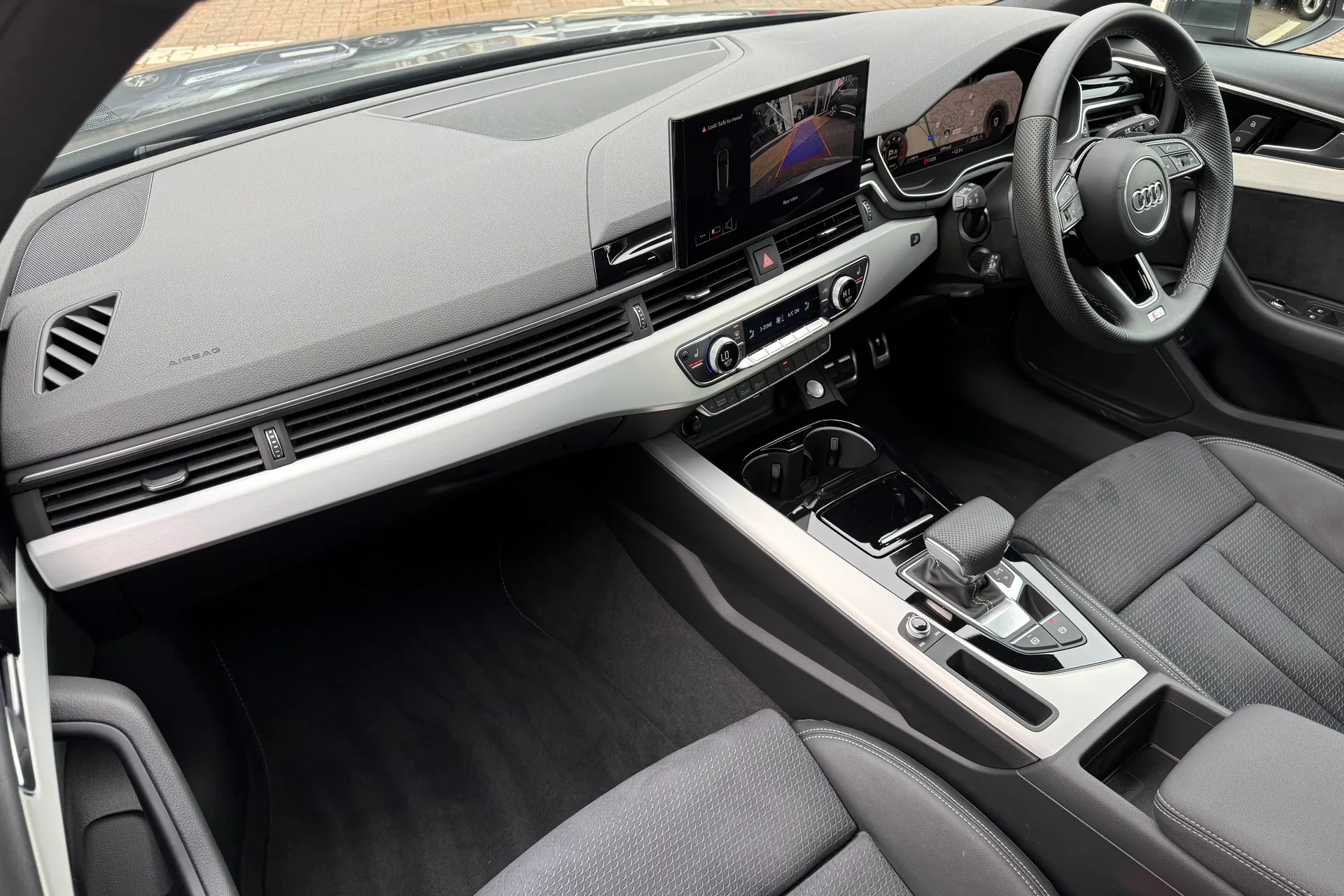 Audi A4 thumbnail image number 18