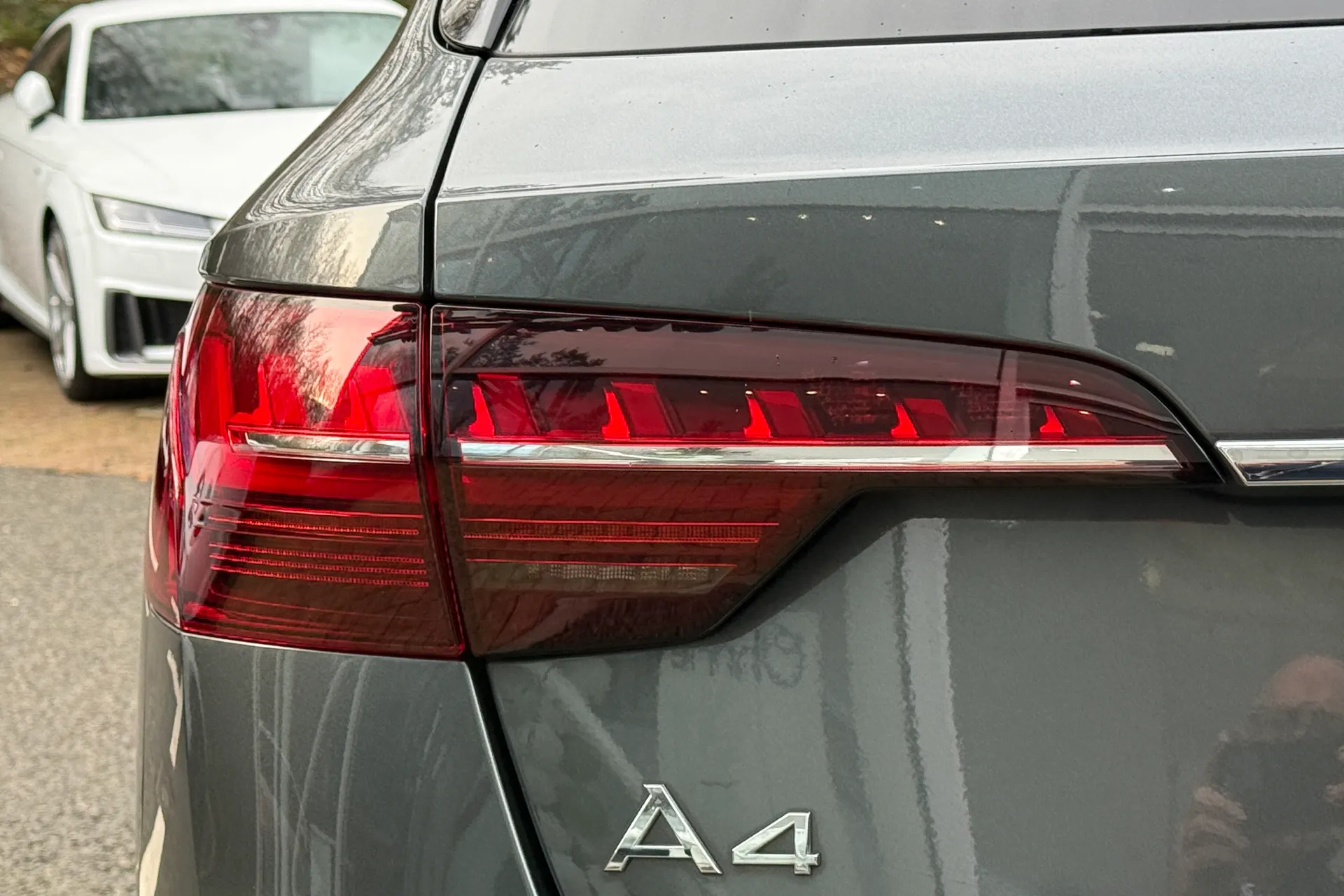 Audi A4 thumbnail image number 38