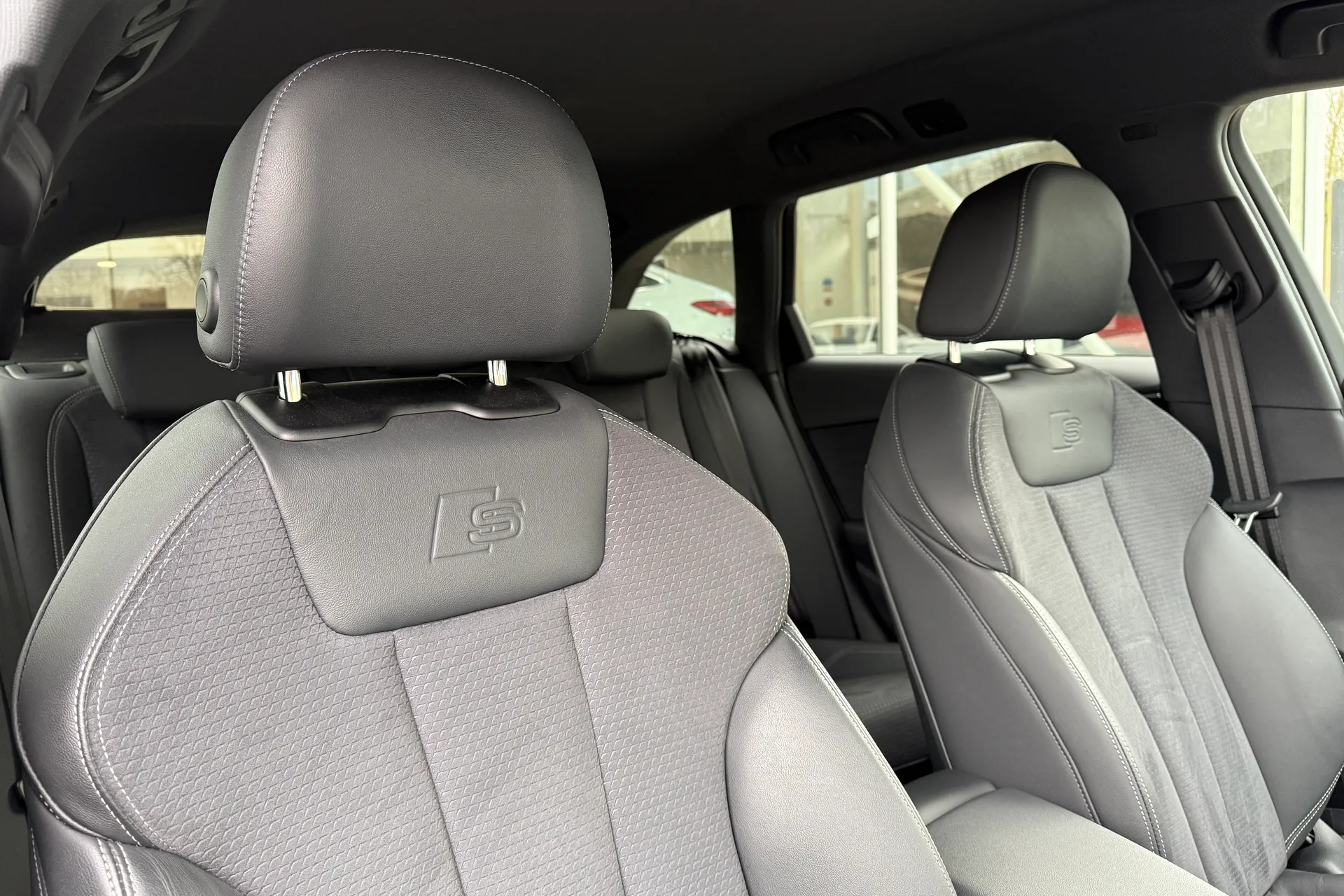 Audi A4 thumbnail image number 59