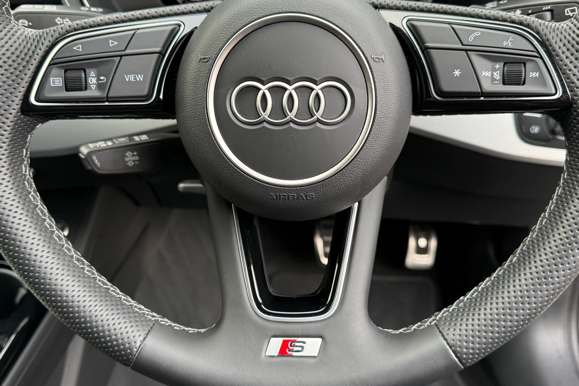 Audi A4 thumbnail image number 64