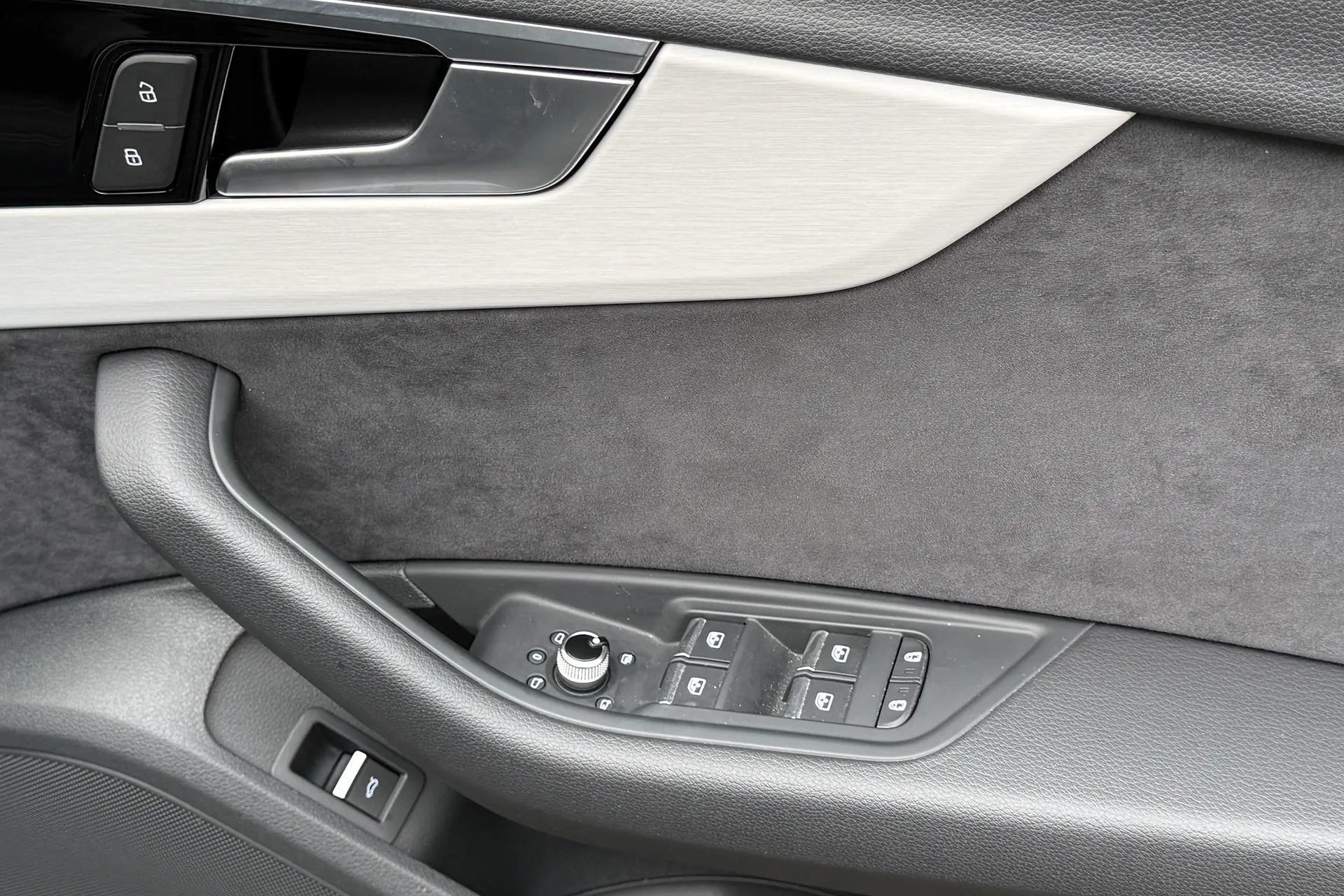 Audi A4 thumbnail image number 41