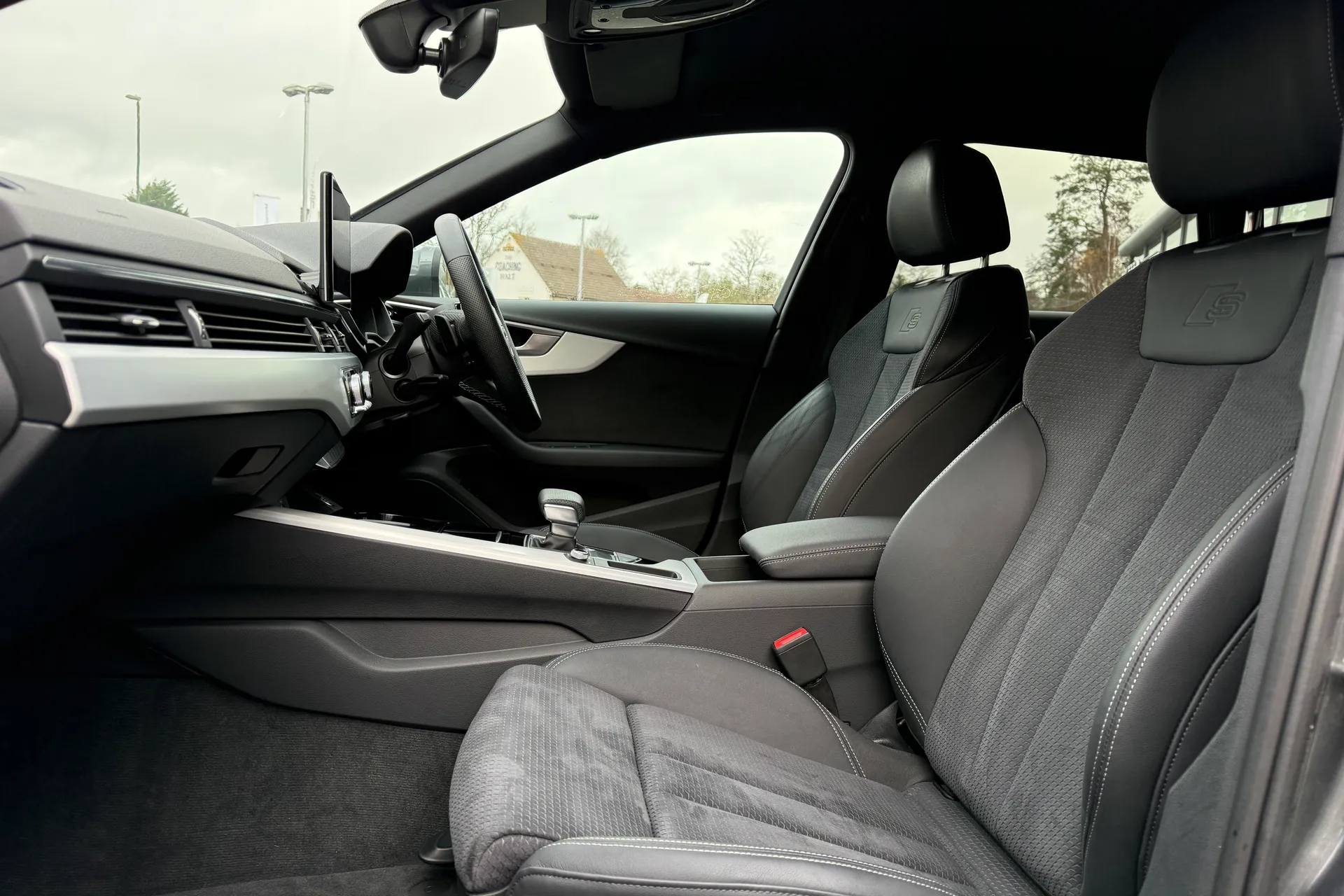 Audi A4 thumbnail image number 19