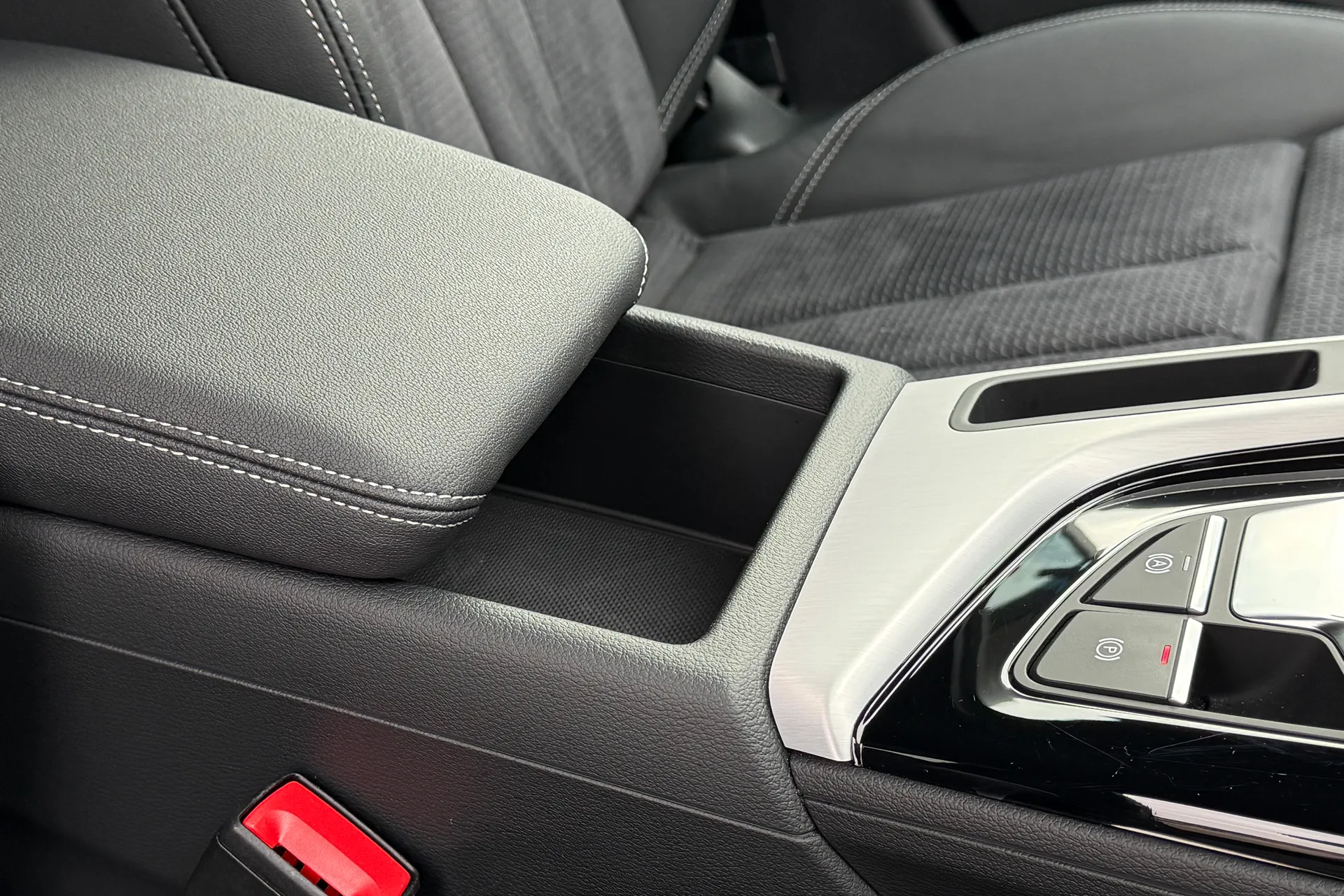 Audi A4 thumbnail image number 43