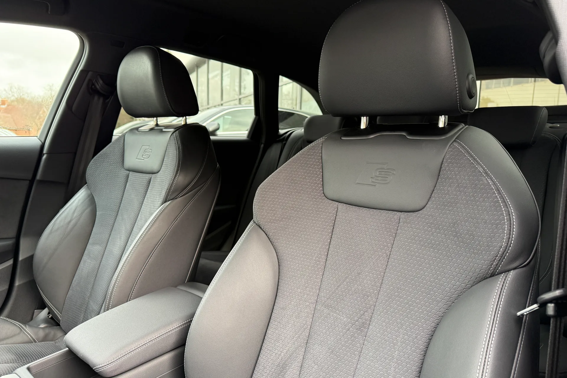 Audi A4 thumbnail image number 20