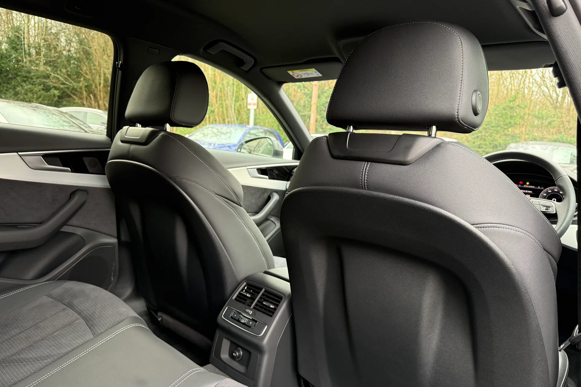 Audi A4 thumbnail image number 12