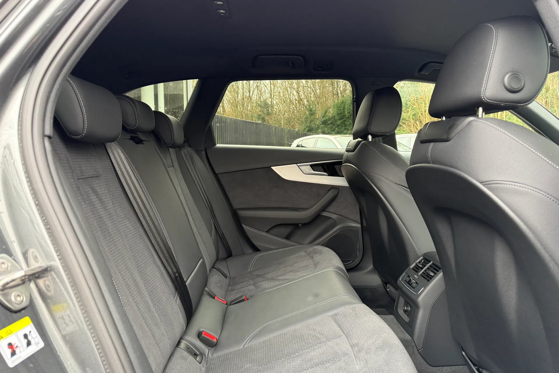 Audi A4 thumbnail image number 11