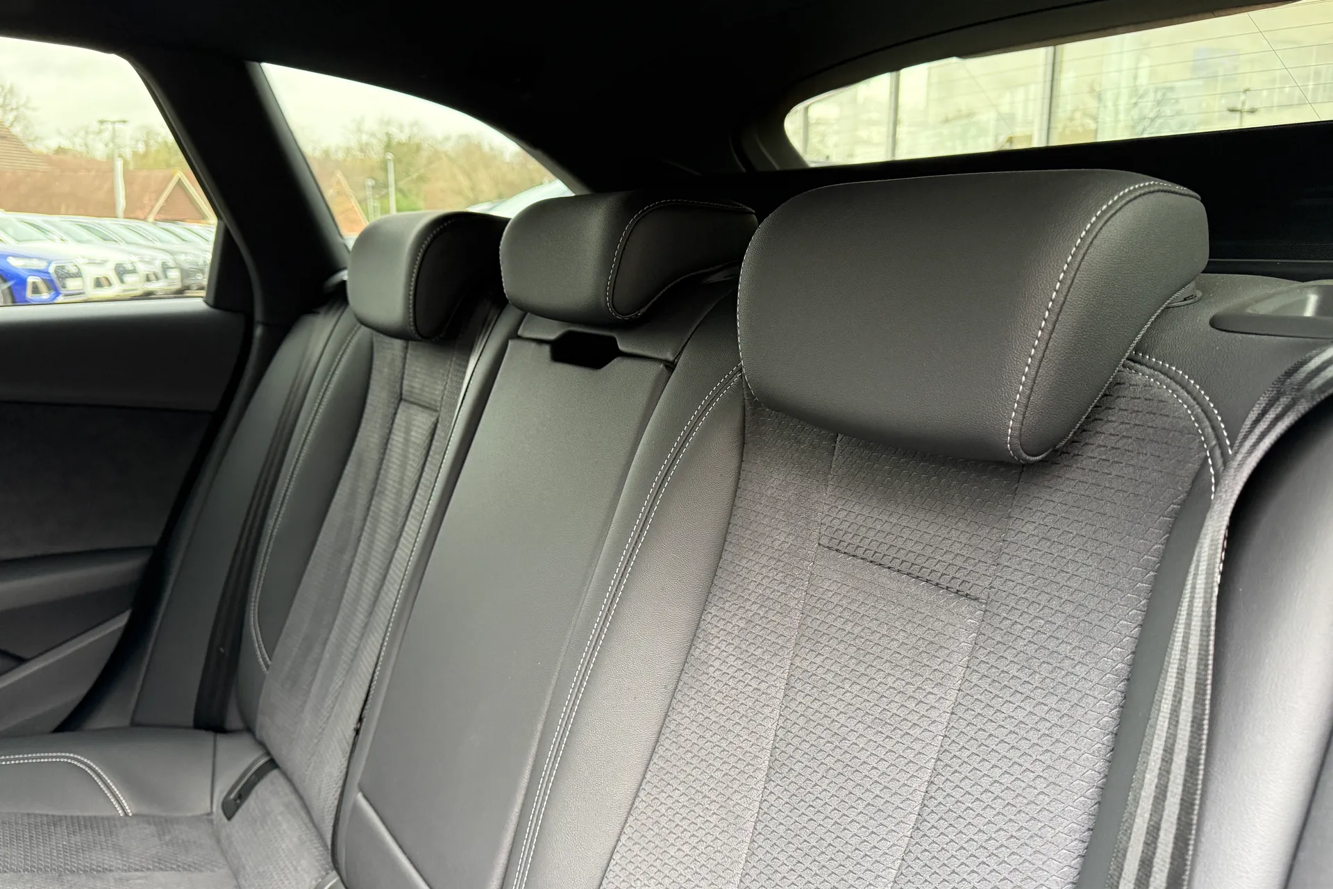 Audi A4 thumbnail image number 30