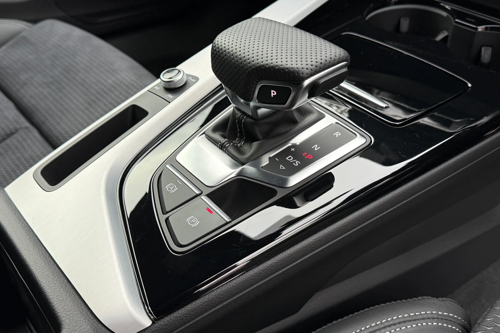 Audi A4 thumbnail image number 44