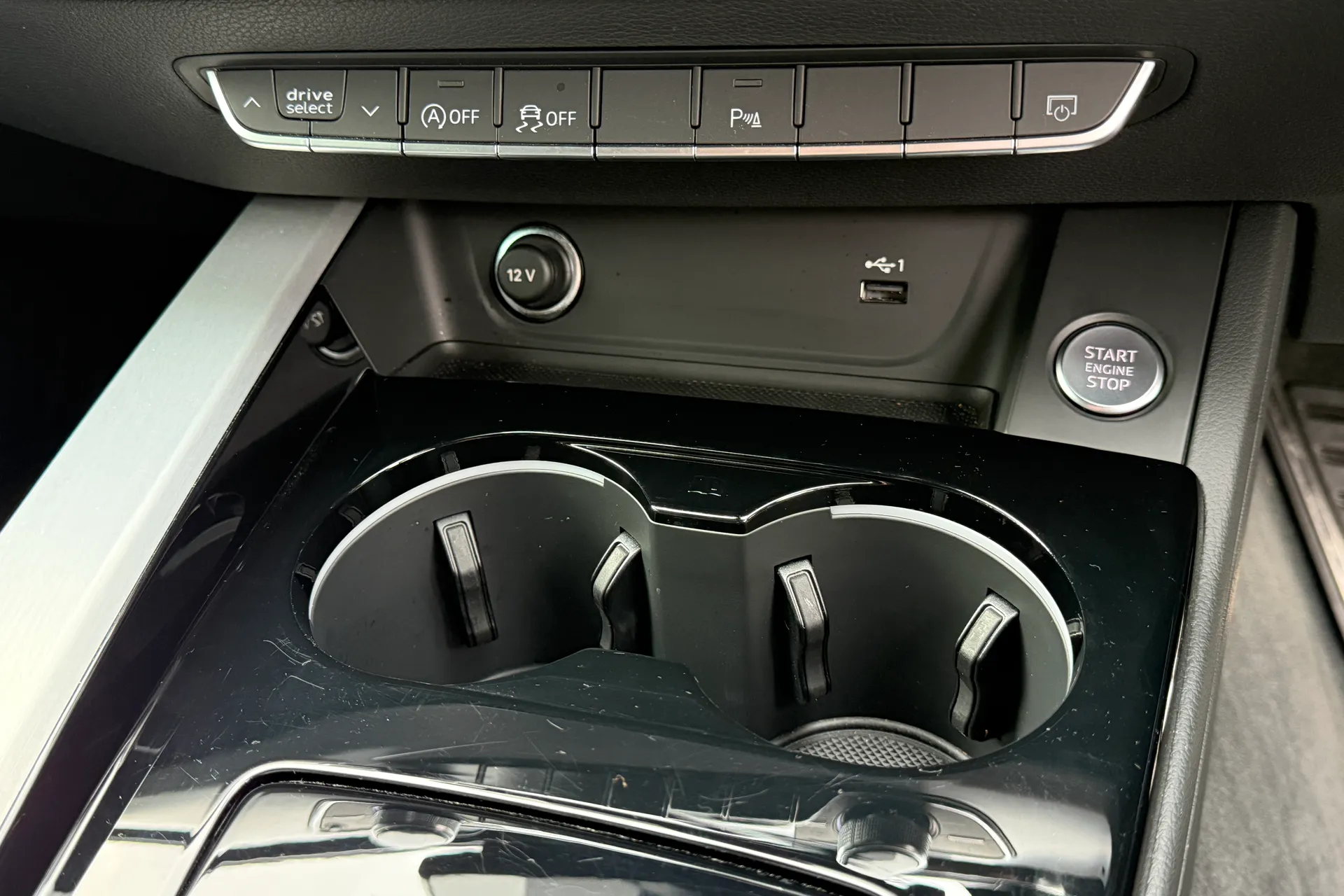 Audi A4 thumbnail image number 45