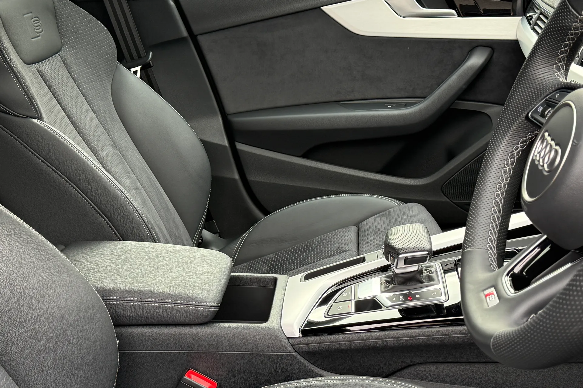 Audi A4 thumbnail image number 42