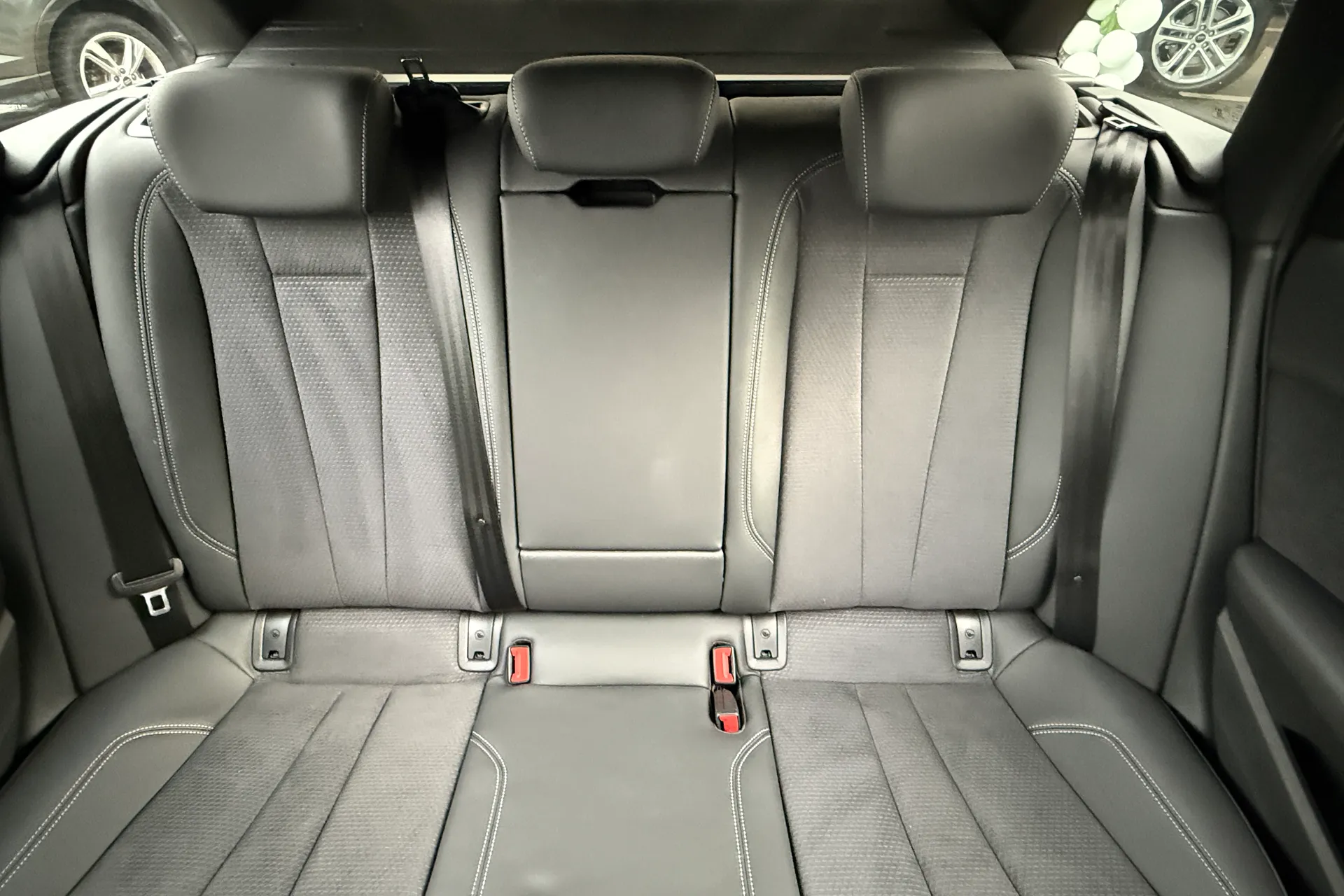 Audi A4 thumbnail image number 26