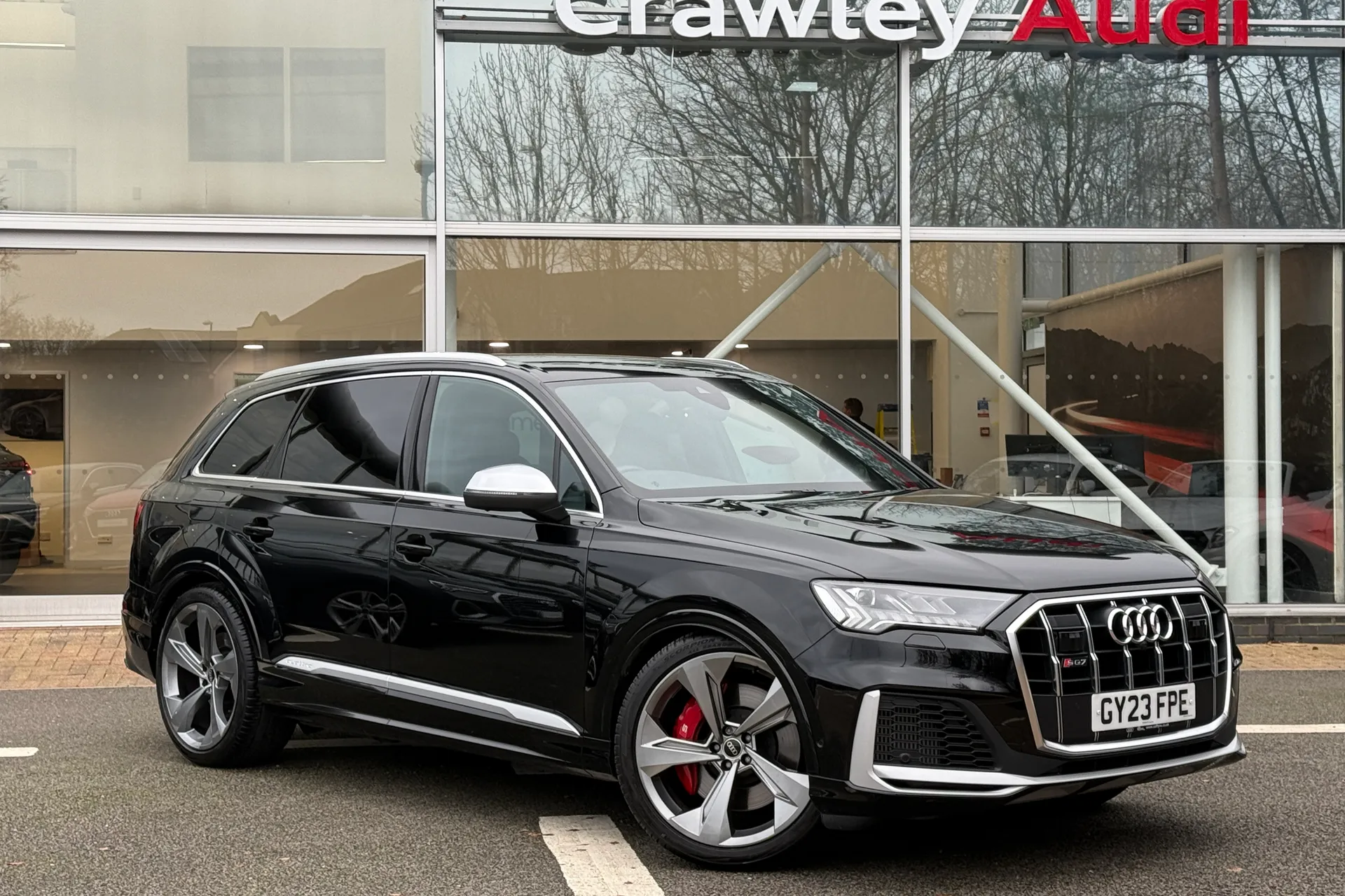 Audi Q7 focused image