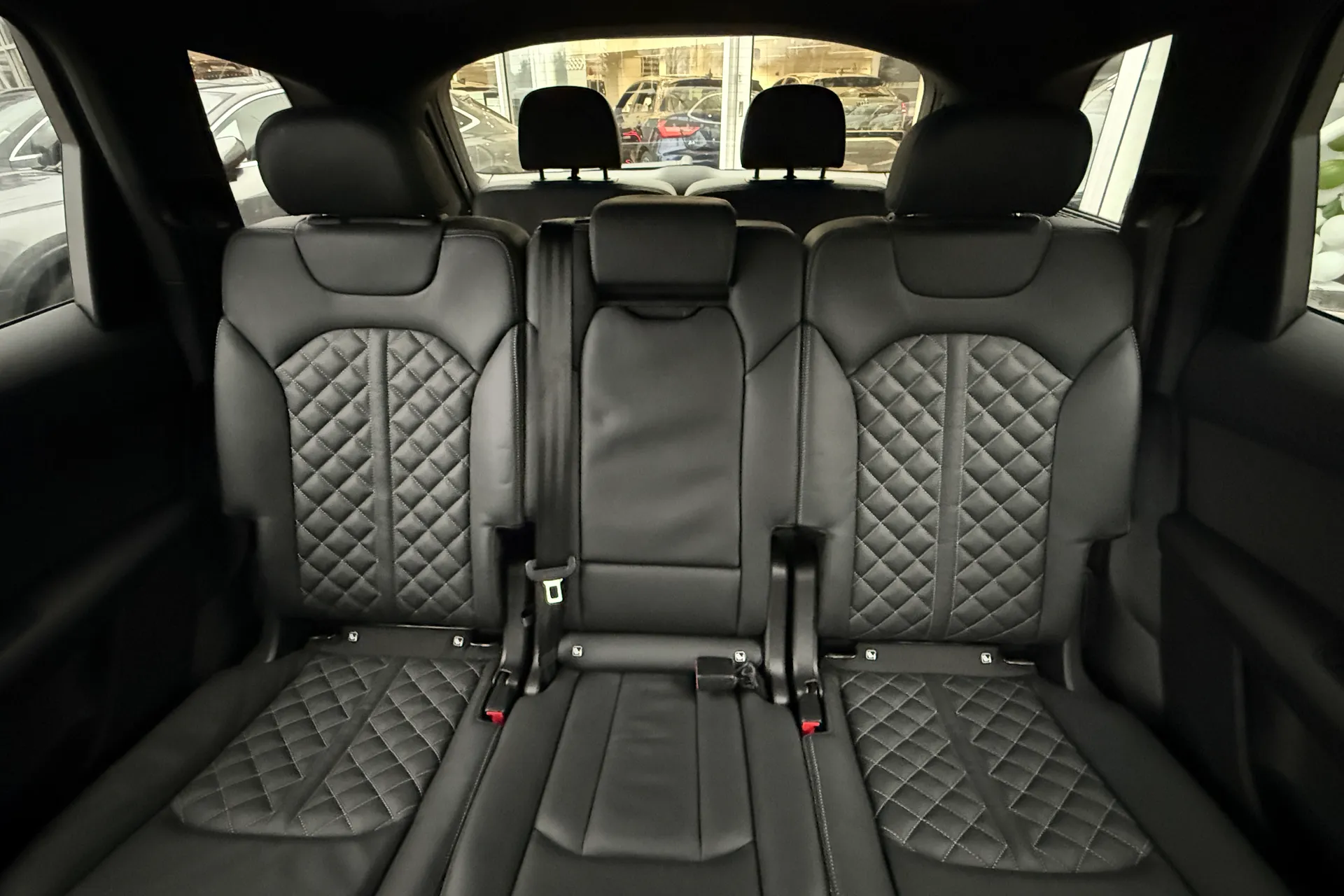 Audi Q7 thumbnail image number 34