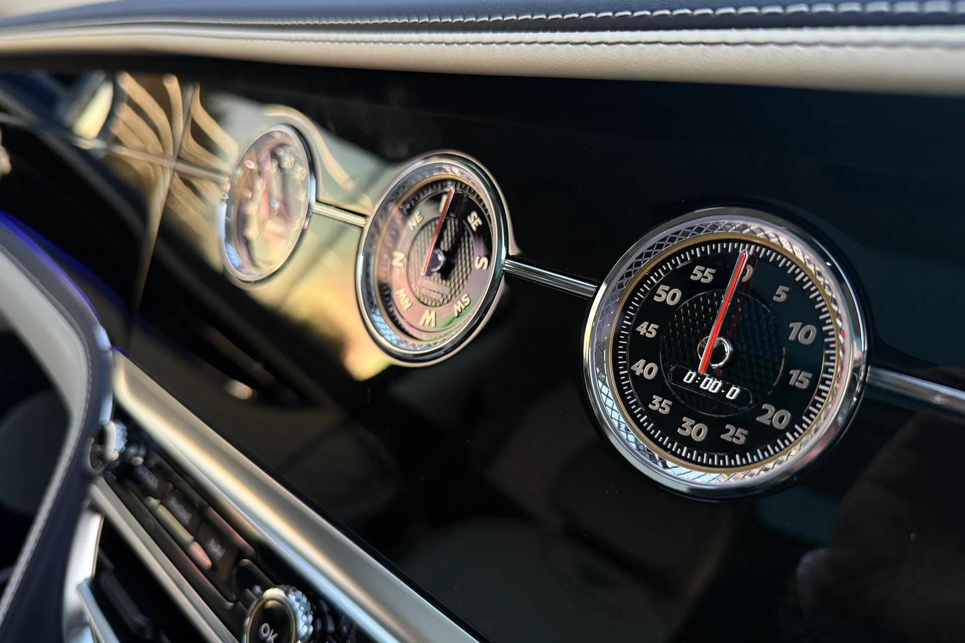 Bentley FLYING SPUR thumbnail image number 45