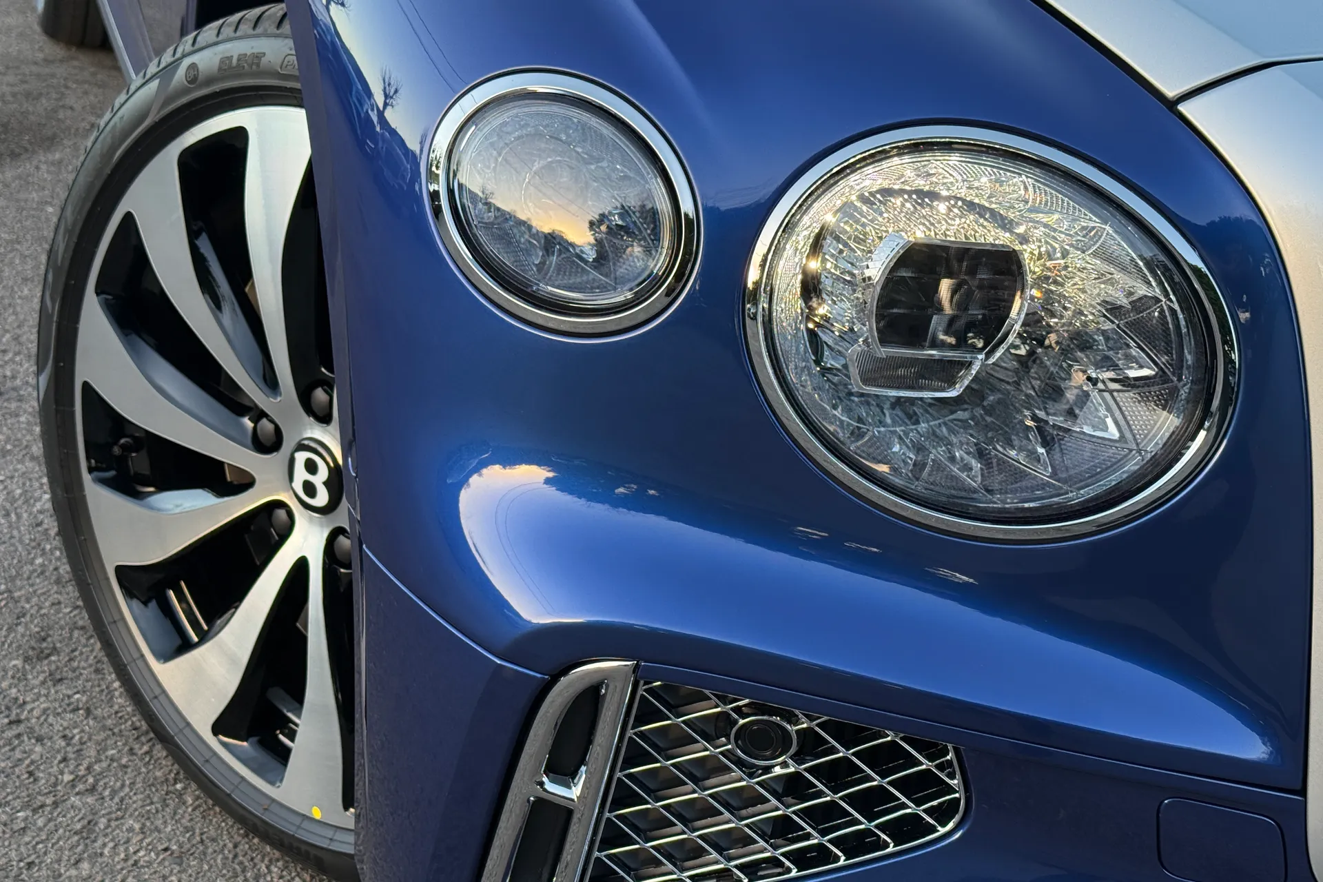 Bentley FLYING SPUR thumbnail image number 5