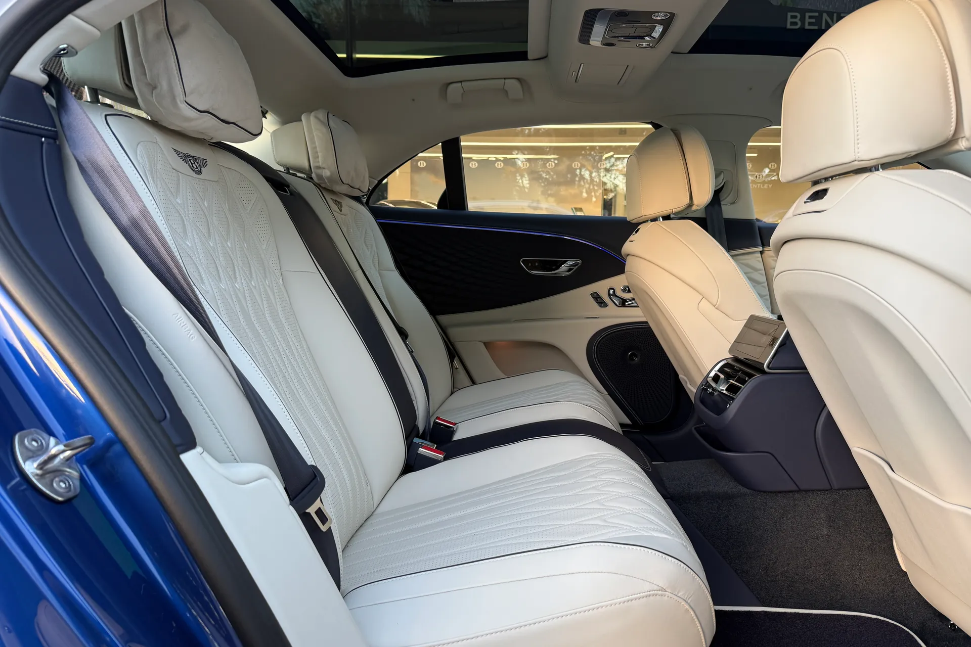 Bentley FLYING SPUR thumbnail image number 21