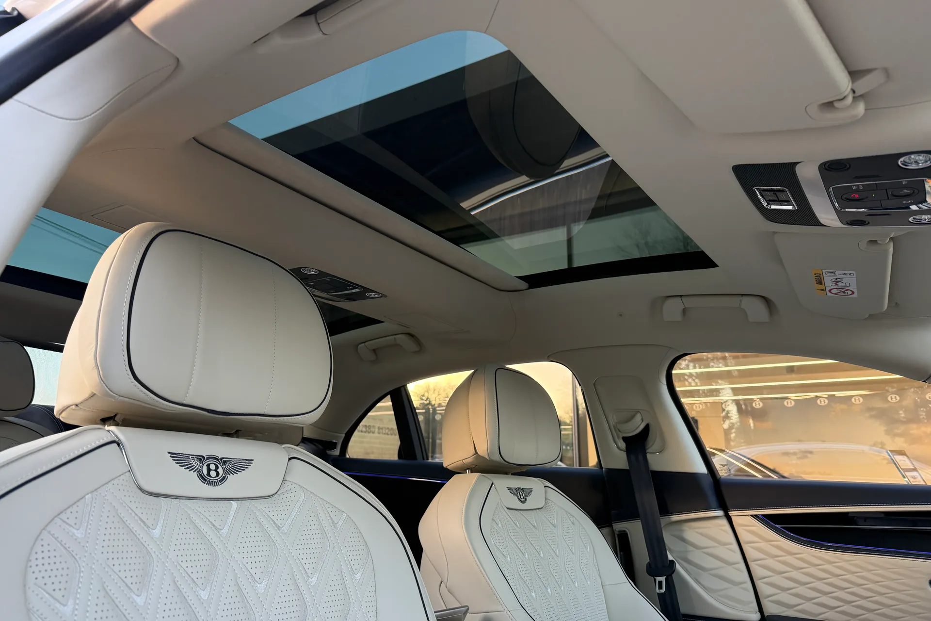 Bentley FLYING SPUR thumbnail image number 16