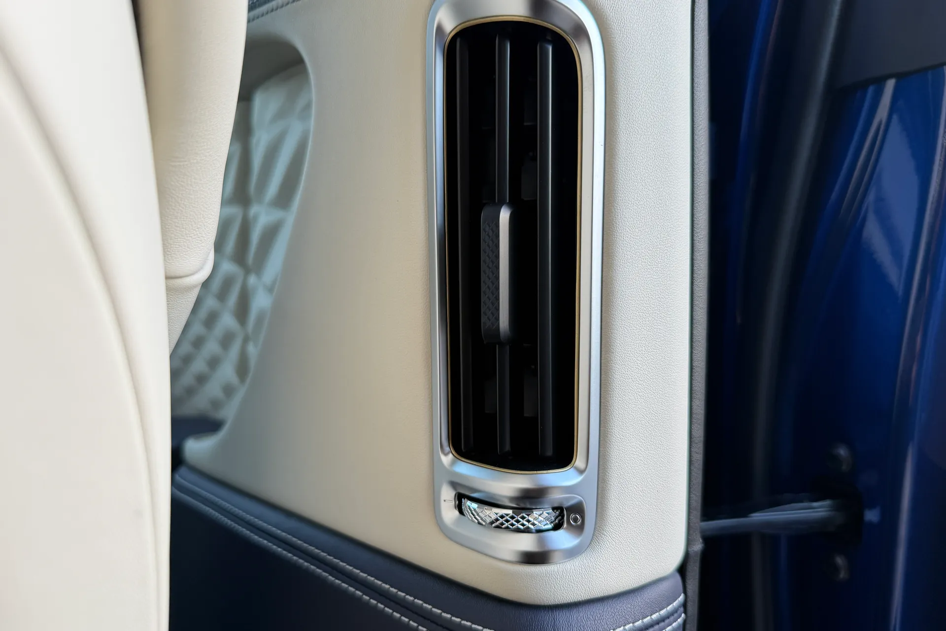 Bentley FLYING SPUR thumbnail image number 40