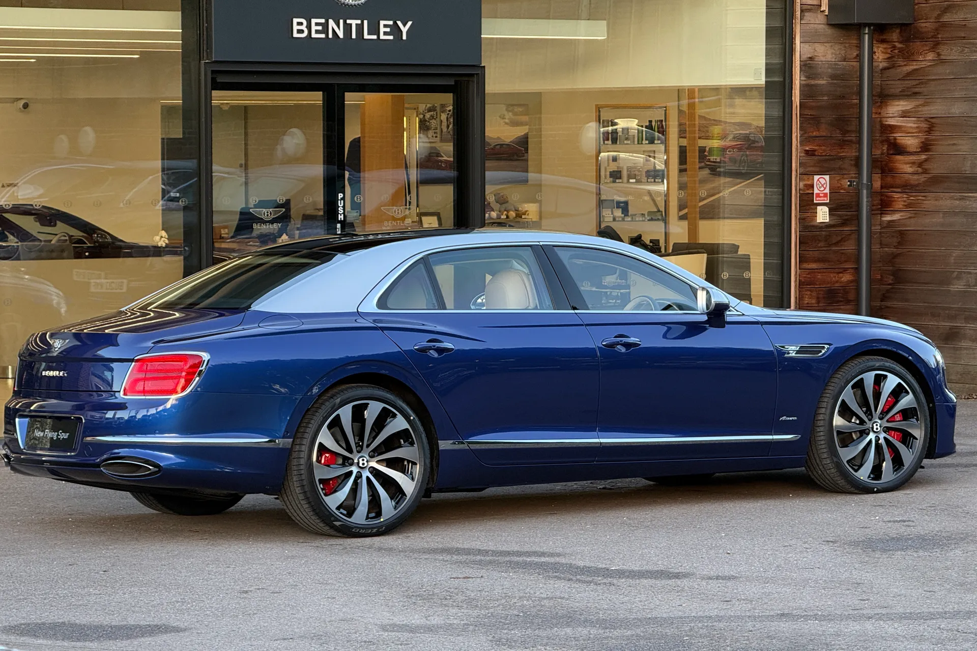 Bentley FLYING SPUR thumbnail image number 9