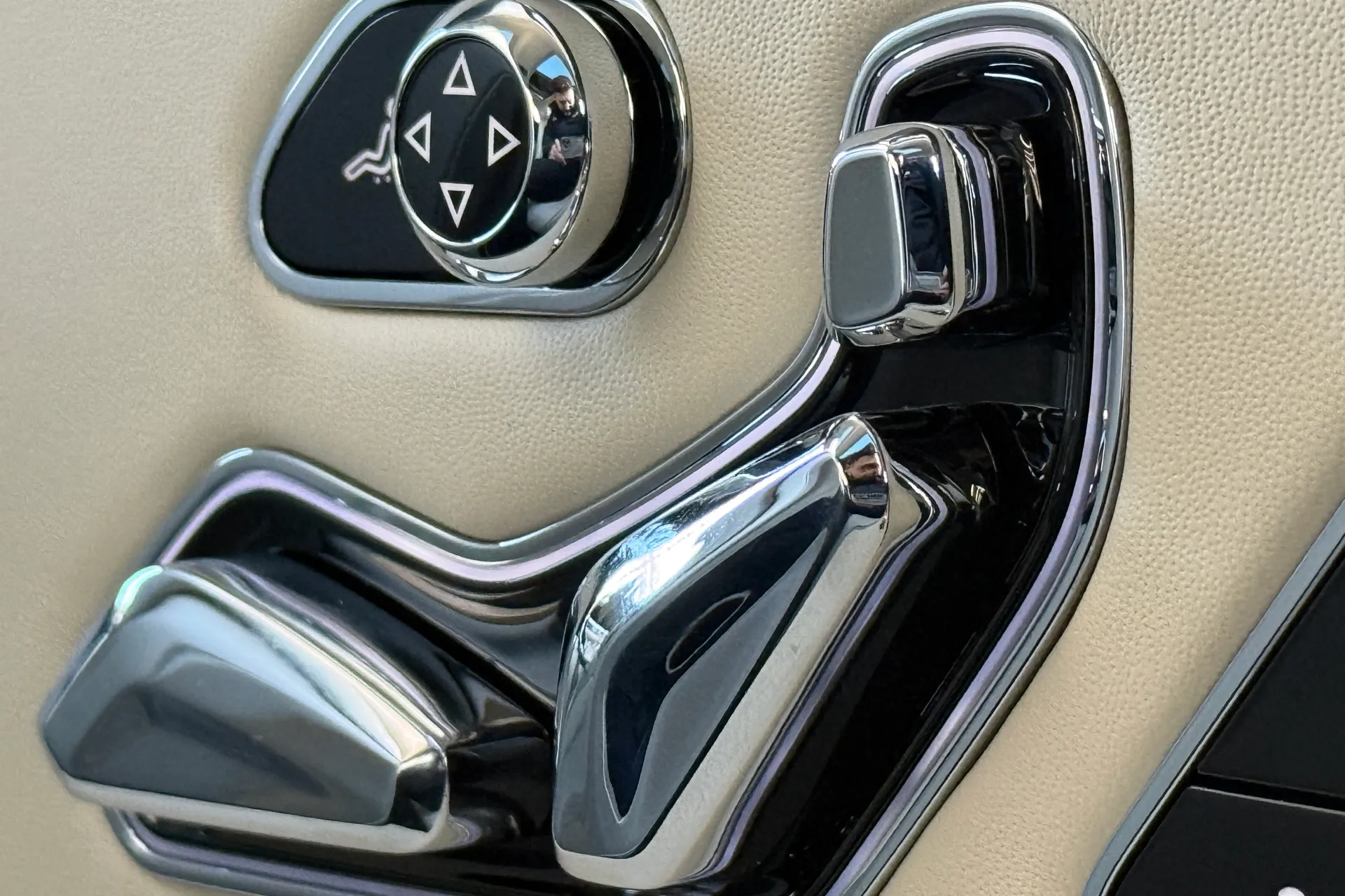 Bentley FLYING SPUR thumbnail image number 38