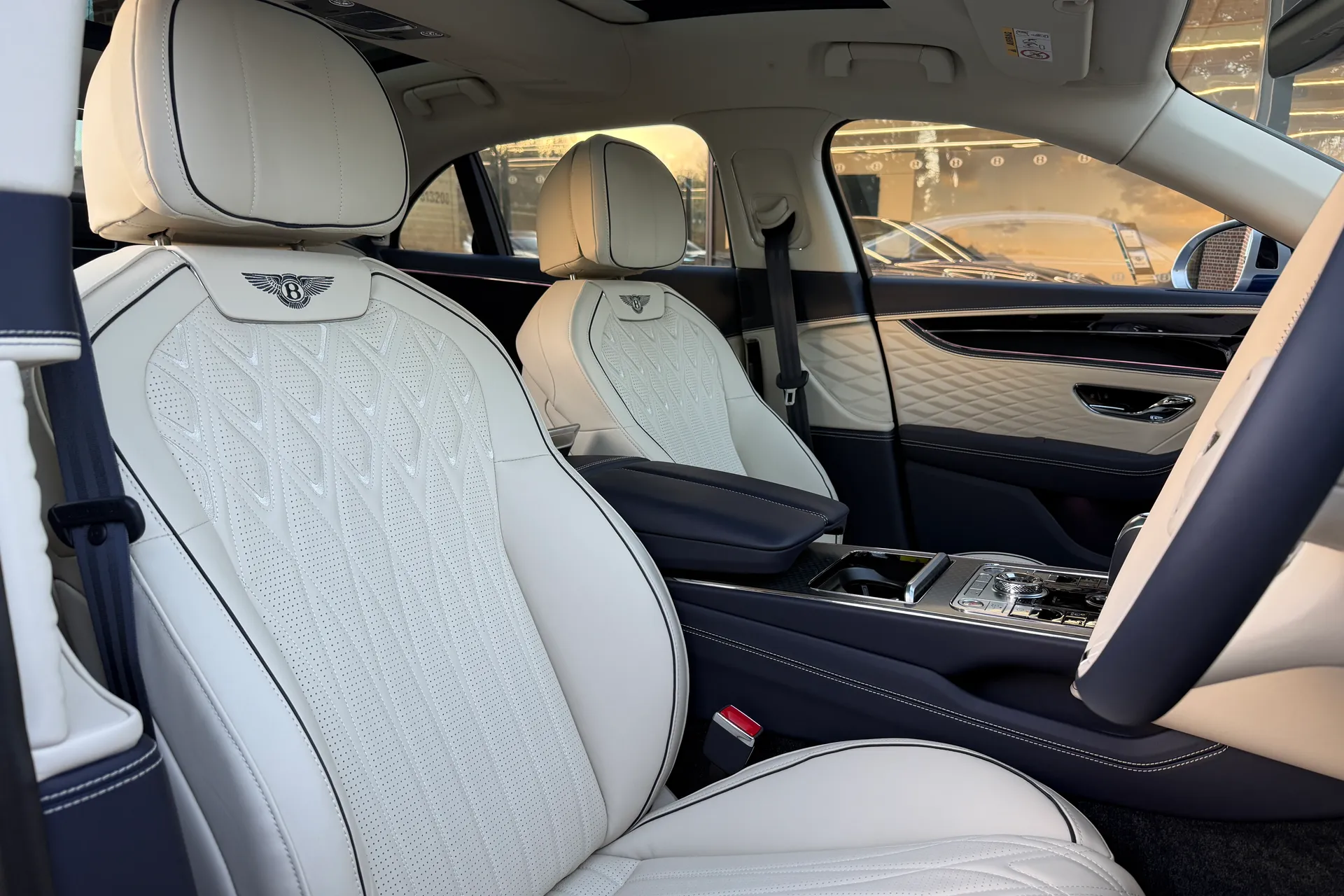 Bentley FLYING SPUR thumbnail image number 17