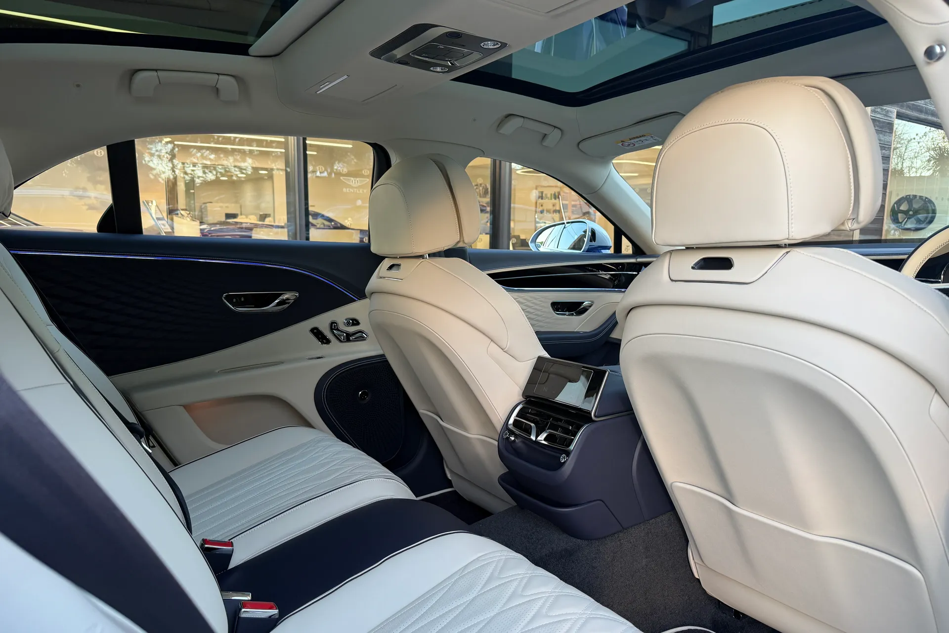 Bentley FLYING SPUR thumbnail image number 20