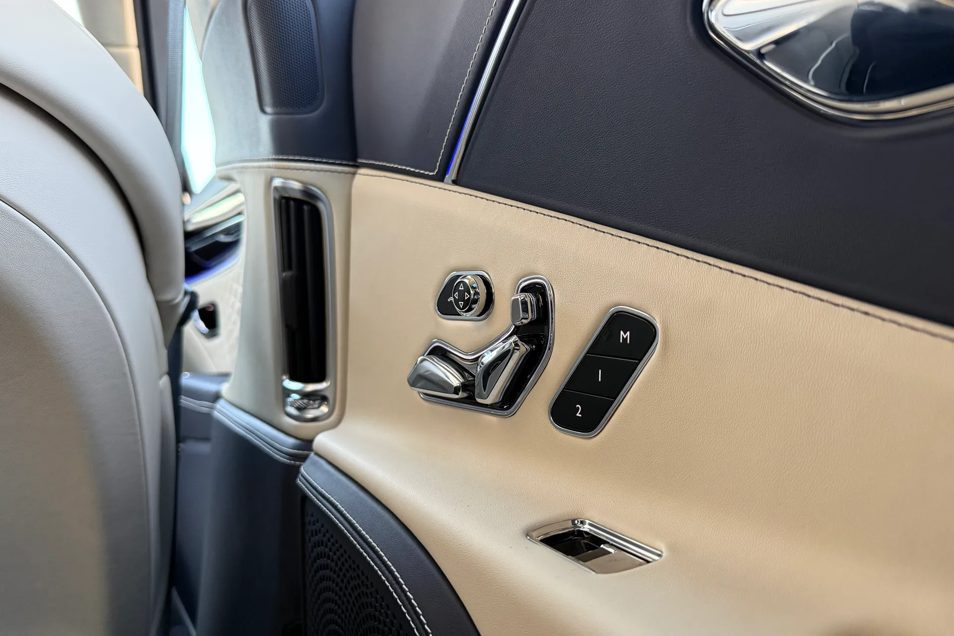 Bentley FLYING SPUR thumbnail image number 39