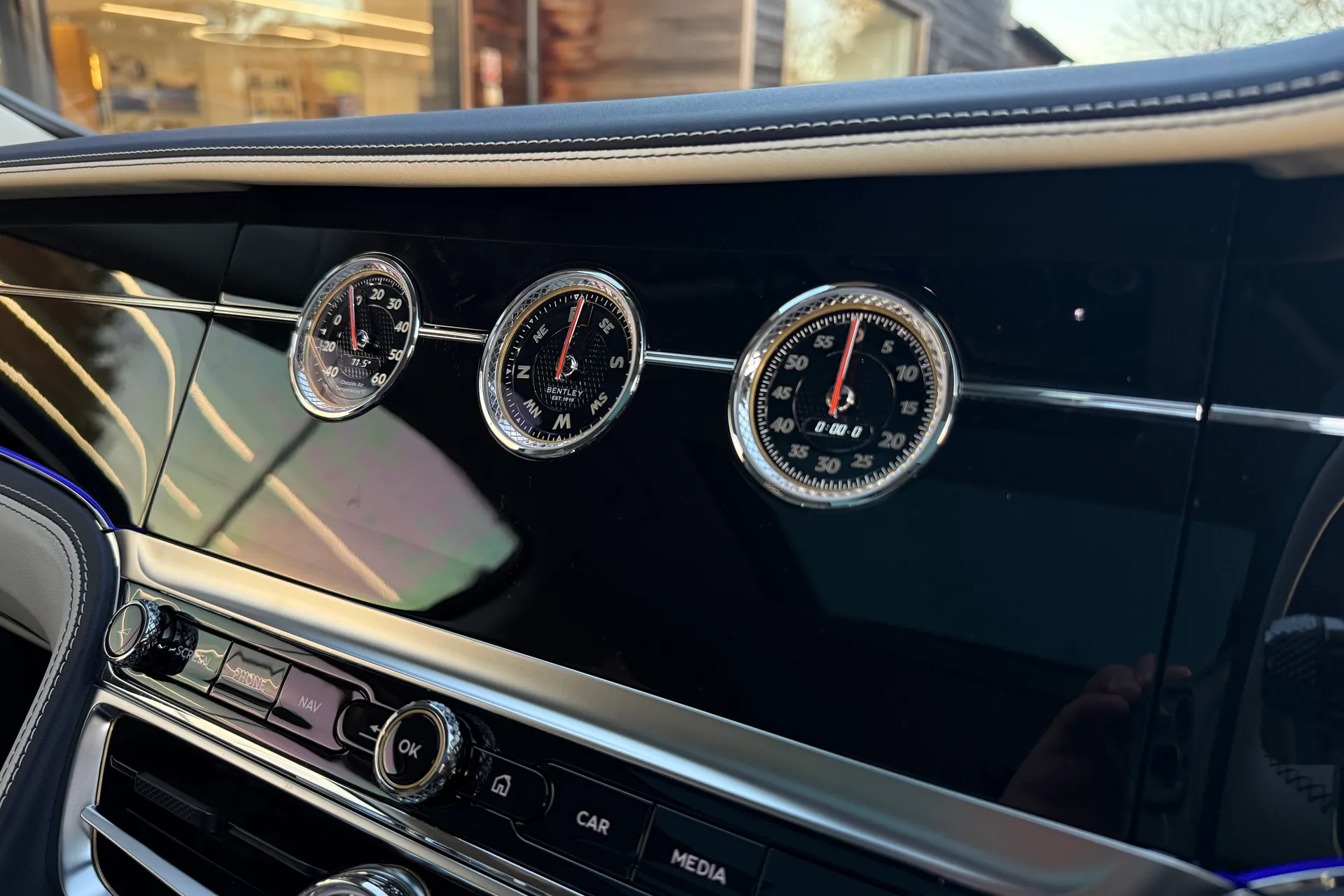 Bentley FLYING SPUR thumbnail image number 43