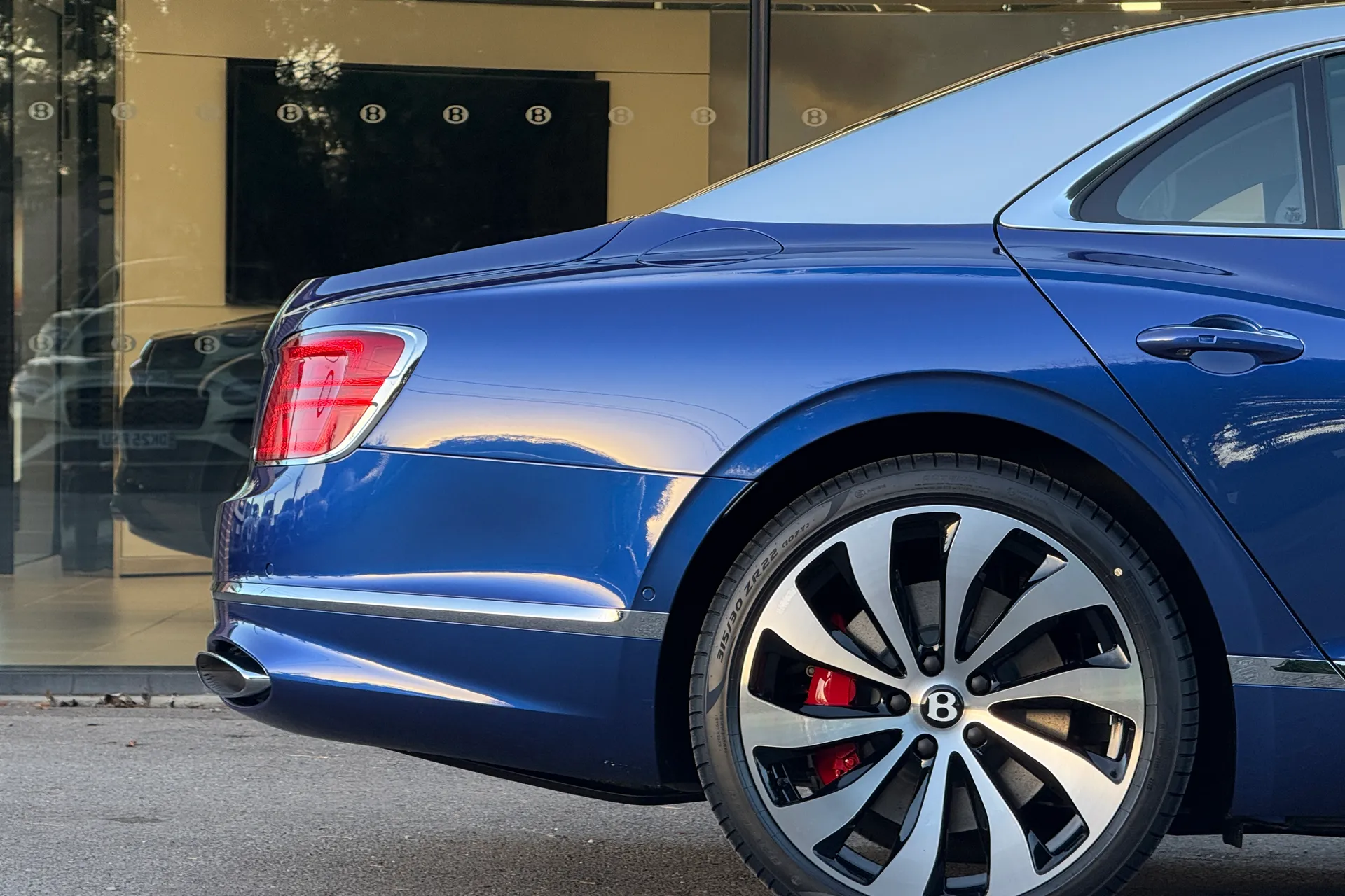 Bentley FLYING SPUR thumbnail image number 13