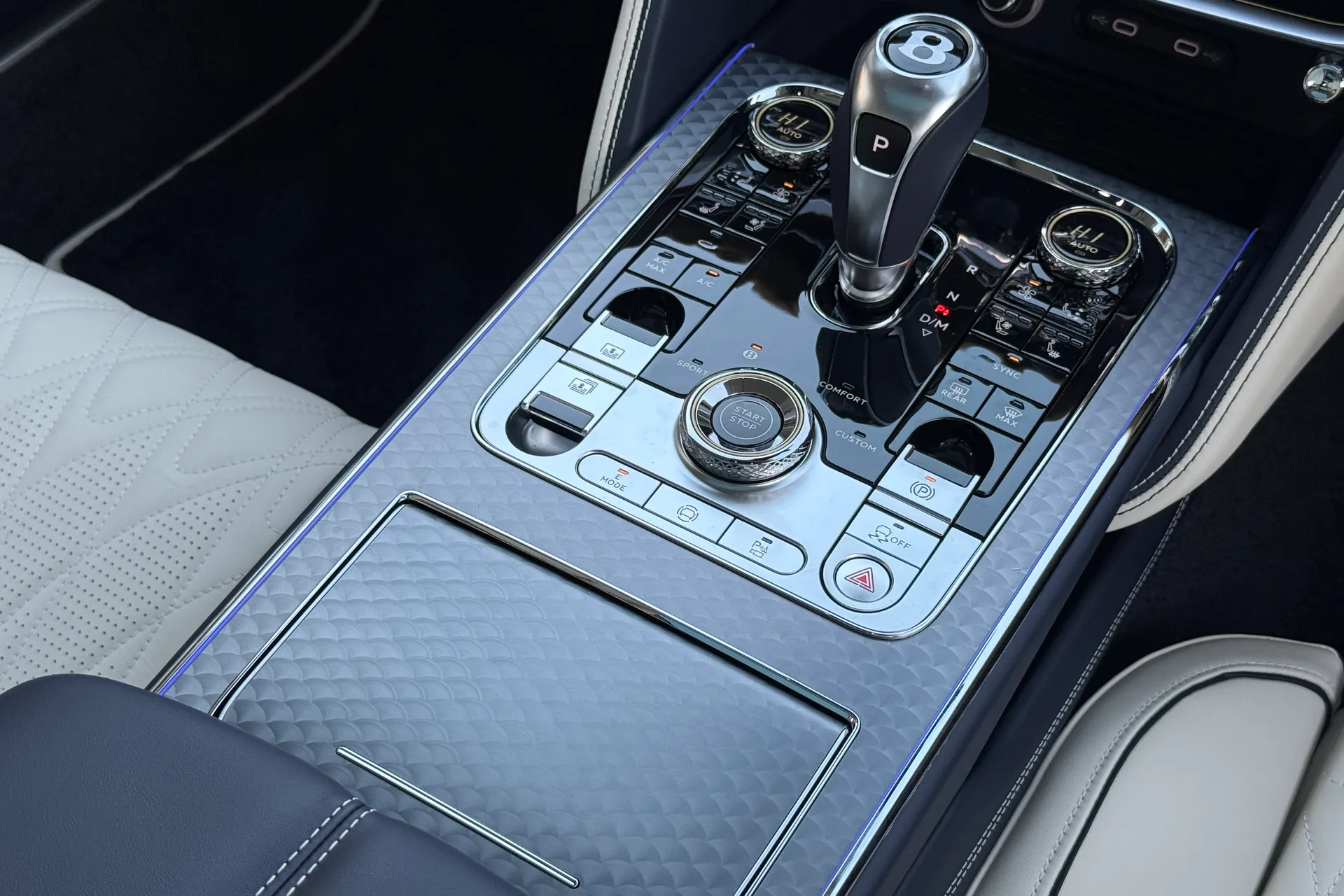 Bentley FLYING SPUR thumbnail image number 34