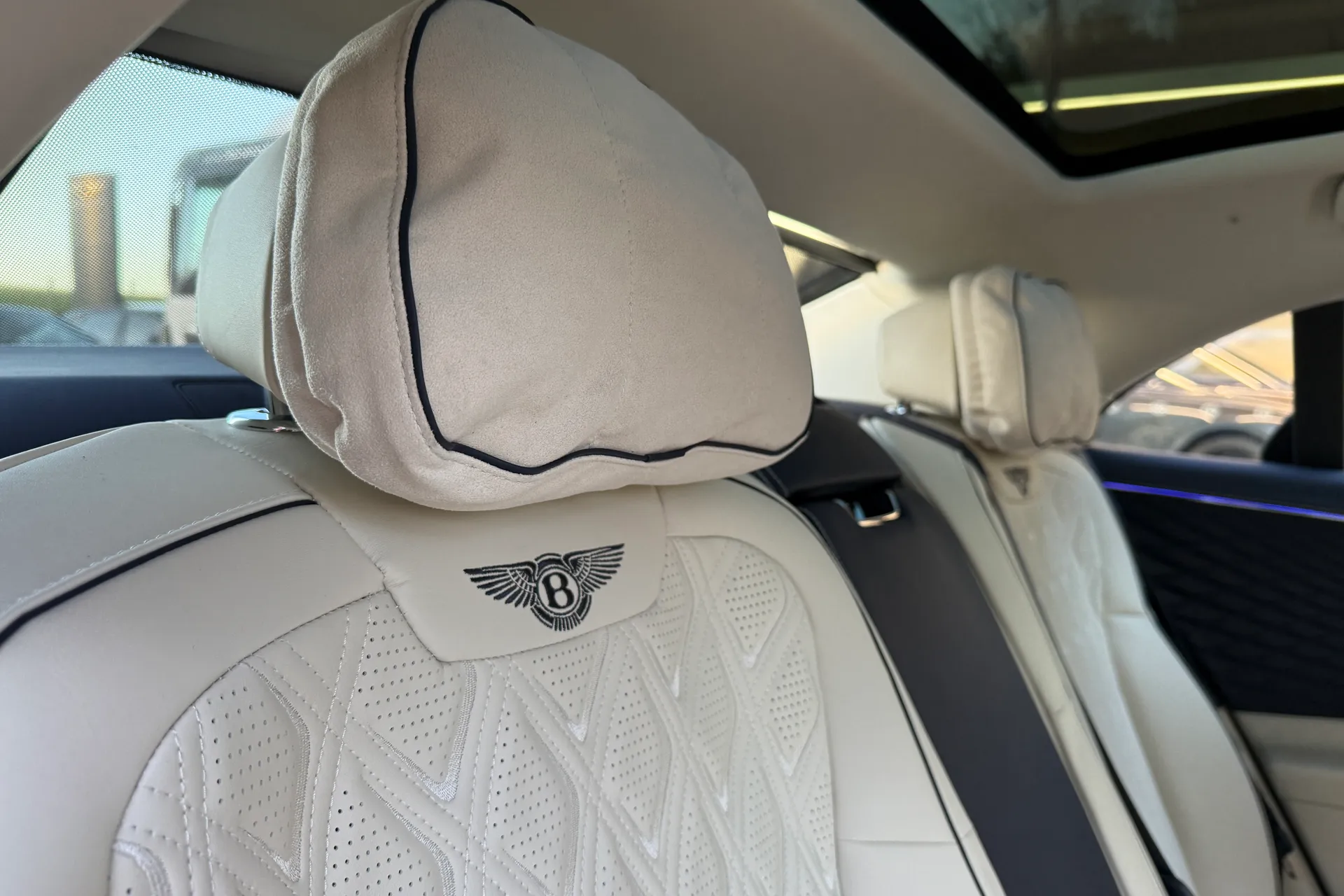 Bentley FLYING SPUR thumbnail image number 26