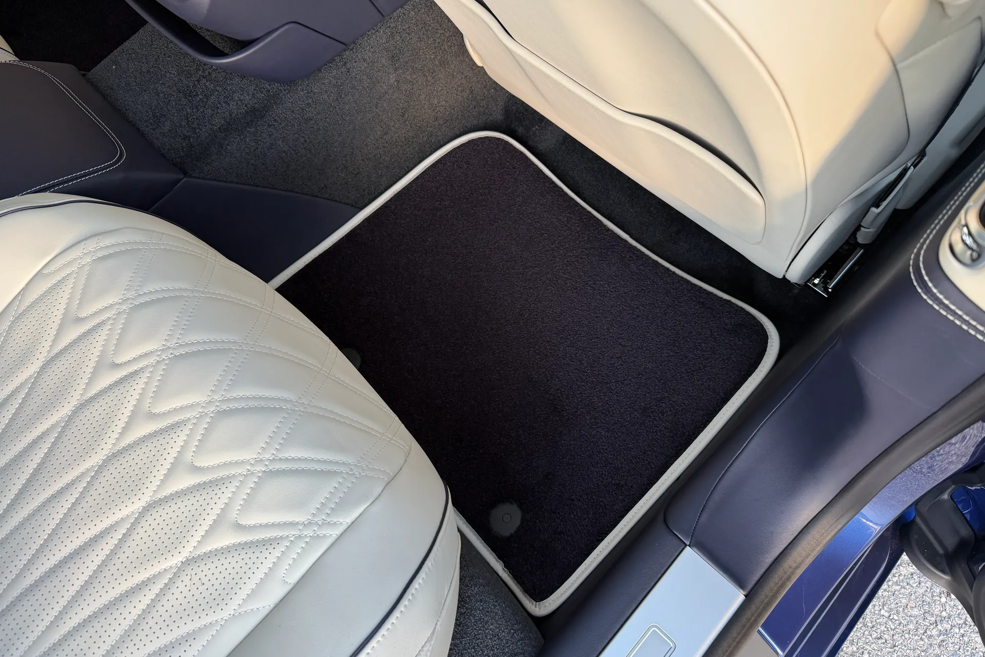 Bentley FLYING SPUR thumbnail image number 27