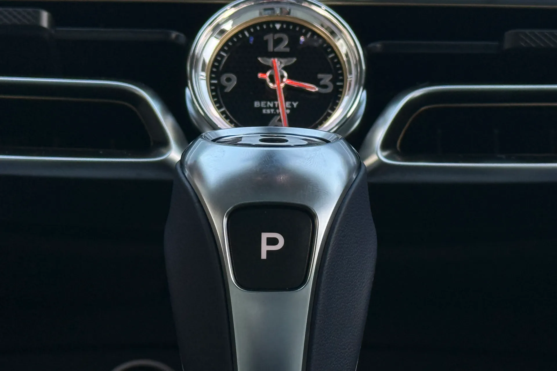 Bentley FLYING SPUR thumbnail image number 36