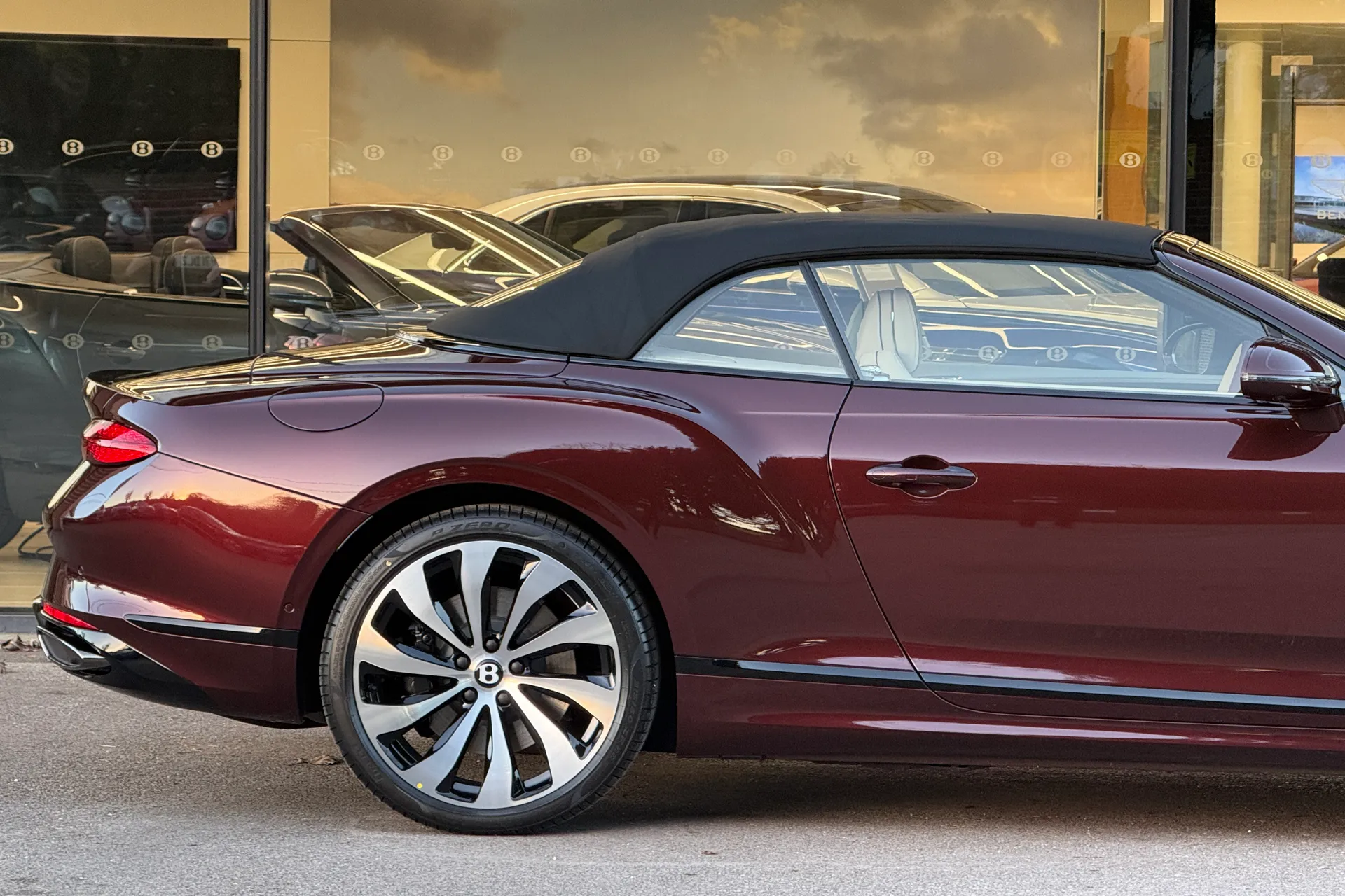 Bentley CONTINENTAL GTC thumbnail image number 32