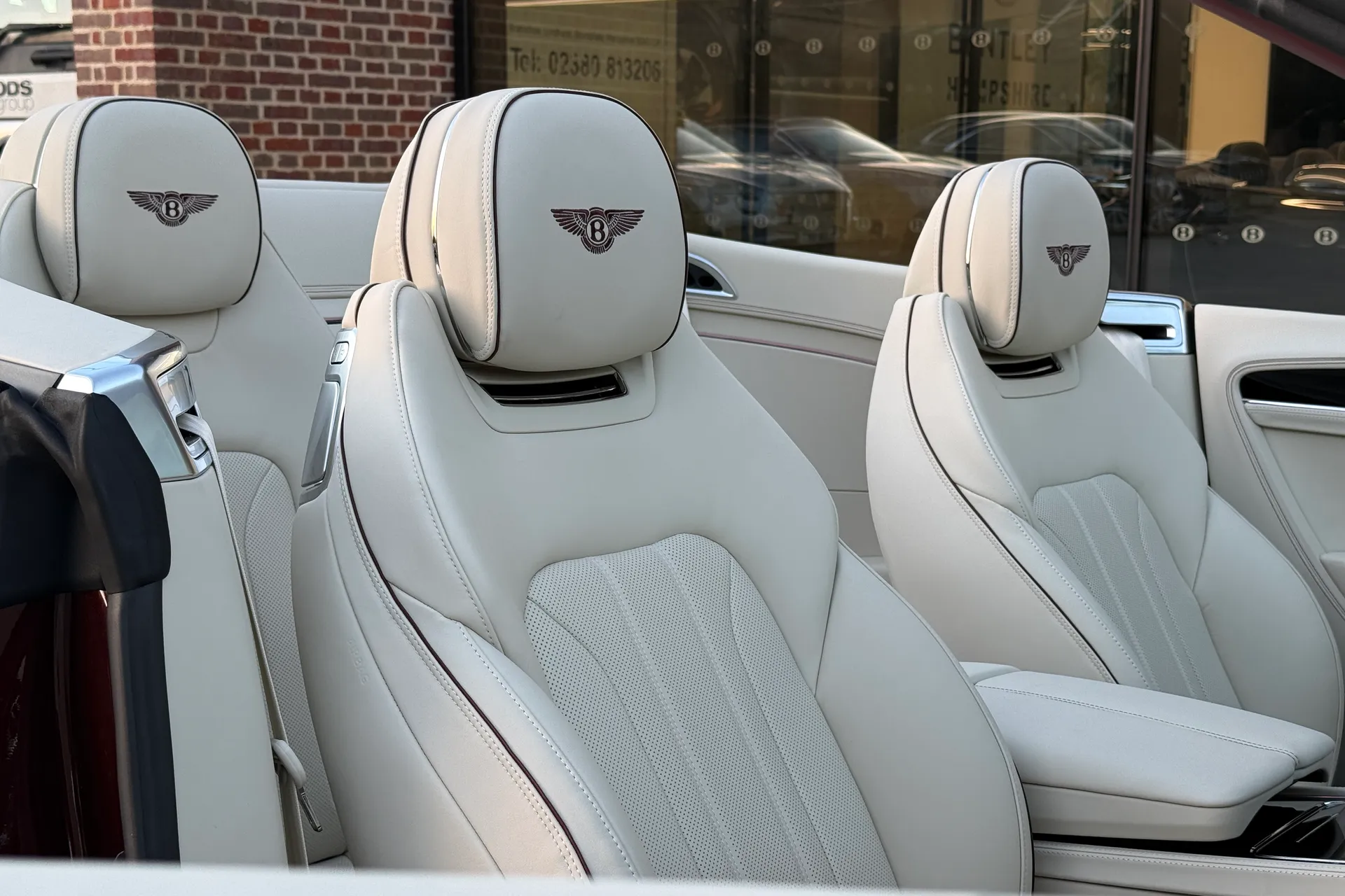 Bentley CONTINENTAL GTC thumbnail image number 12