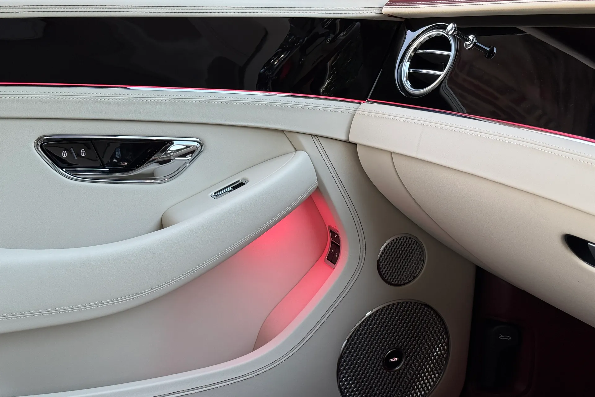 Bentley CONTINENTAL GTC thumbnail image number 27