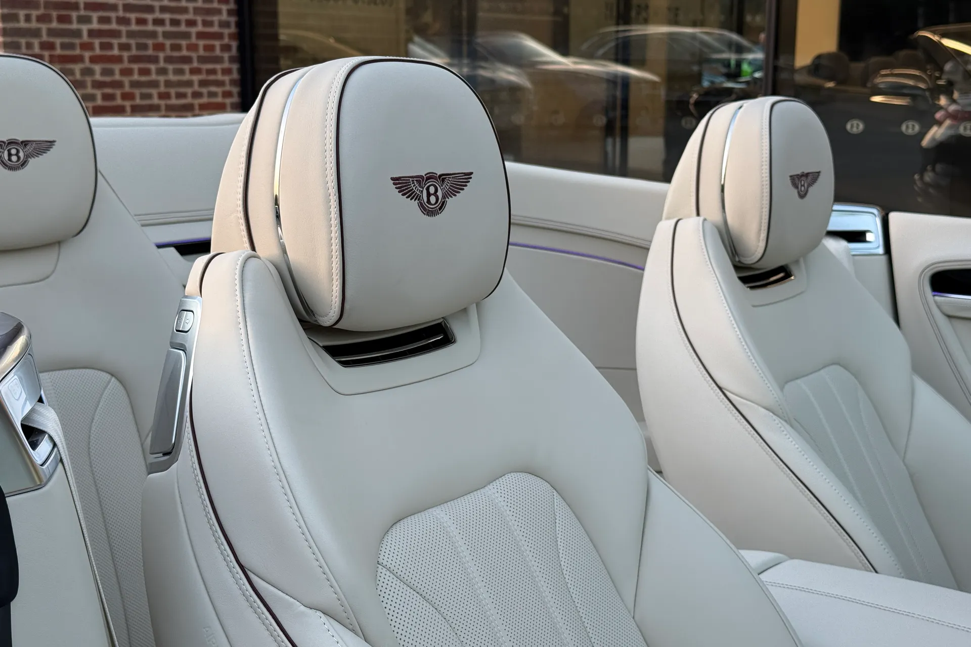 Bentley CONTINENTAL GTC thumbnail image number 17