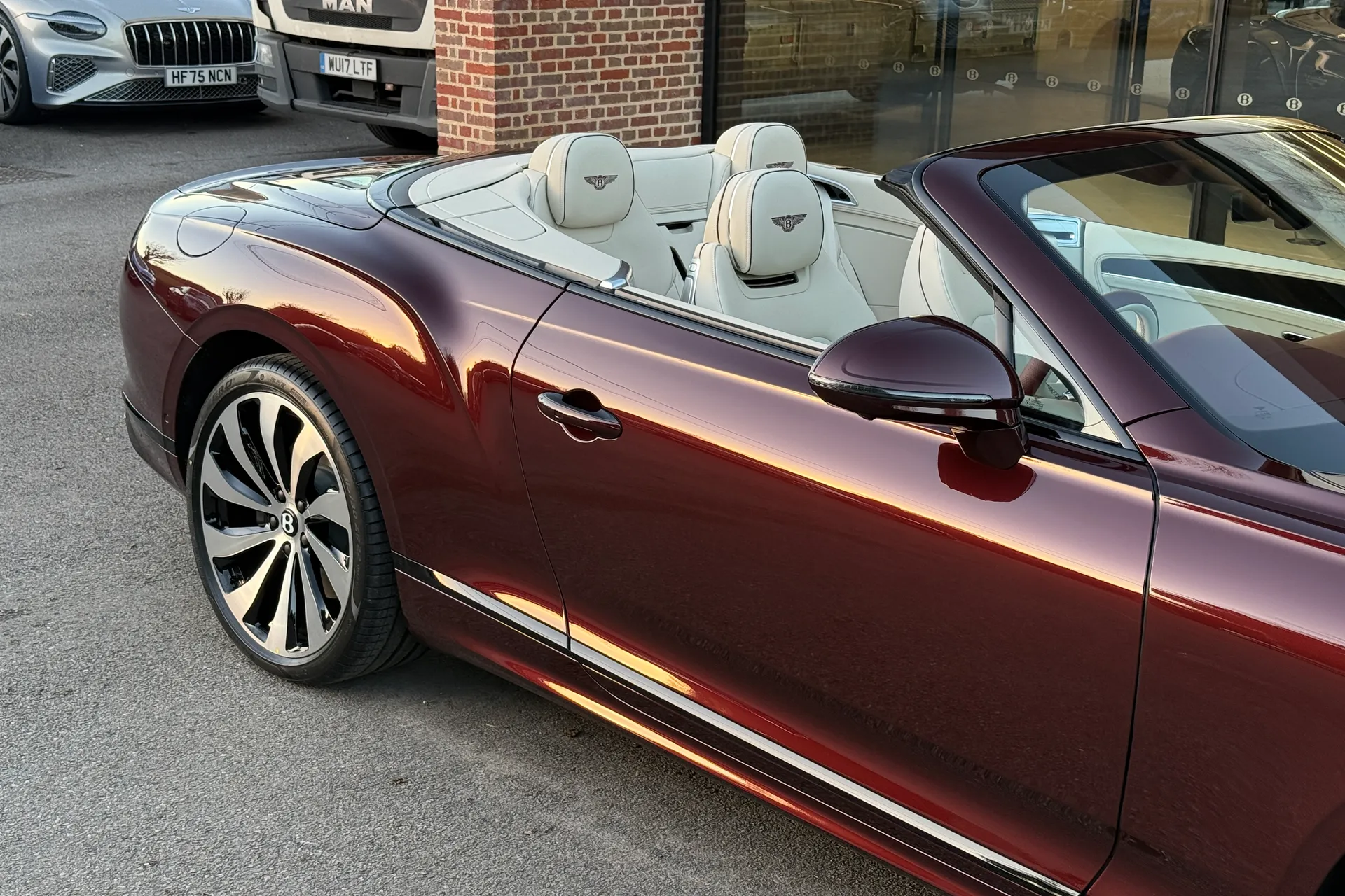 Bentley CONTINENTAL GTC thumbnail image number 10