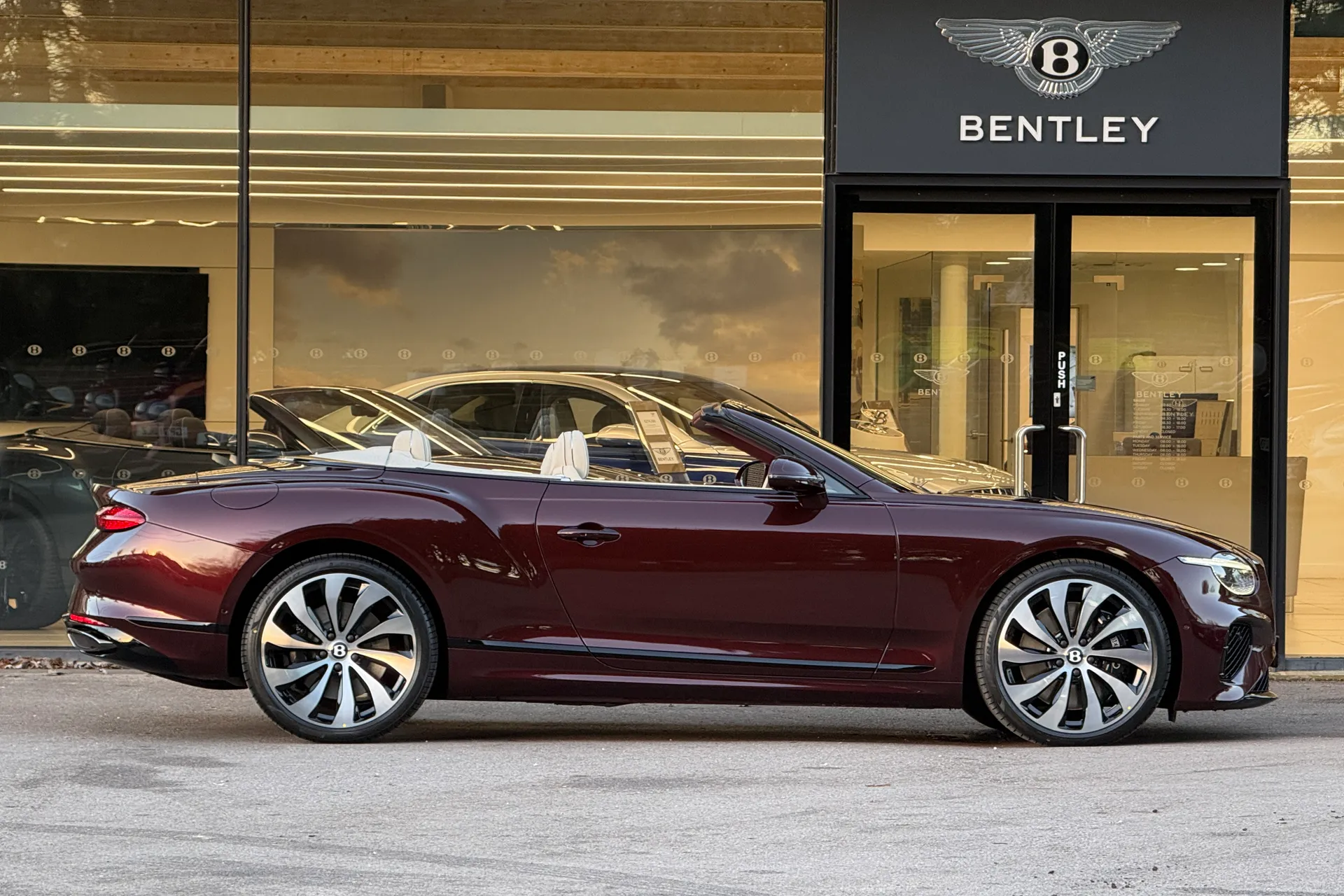 Bentley CONTINENTAL GTC thumbnail image number 4