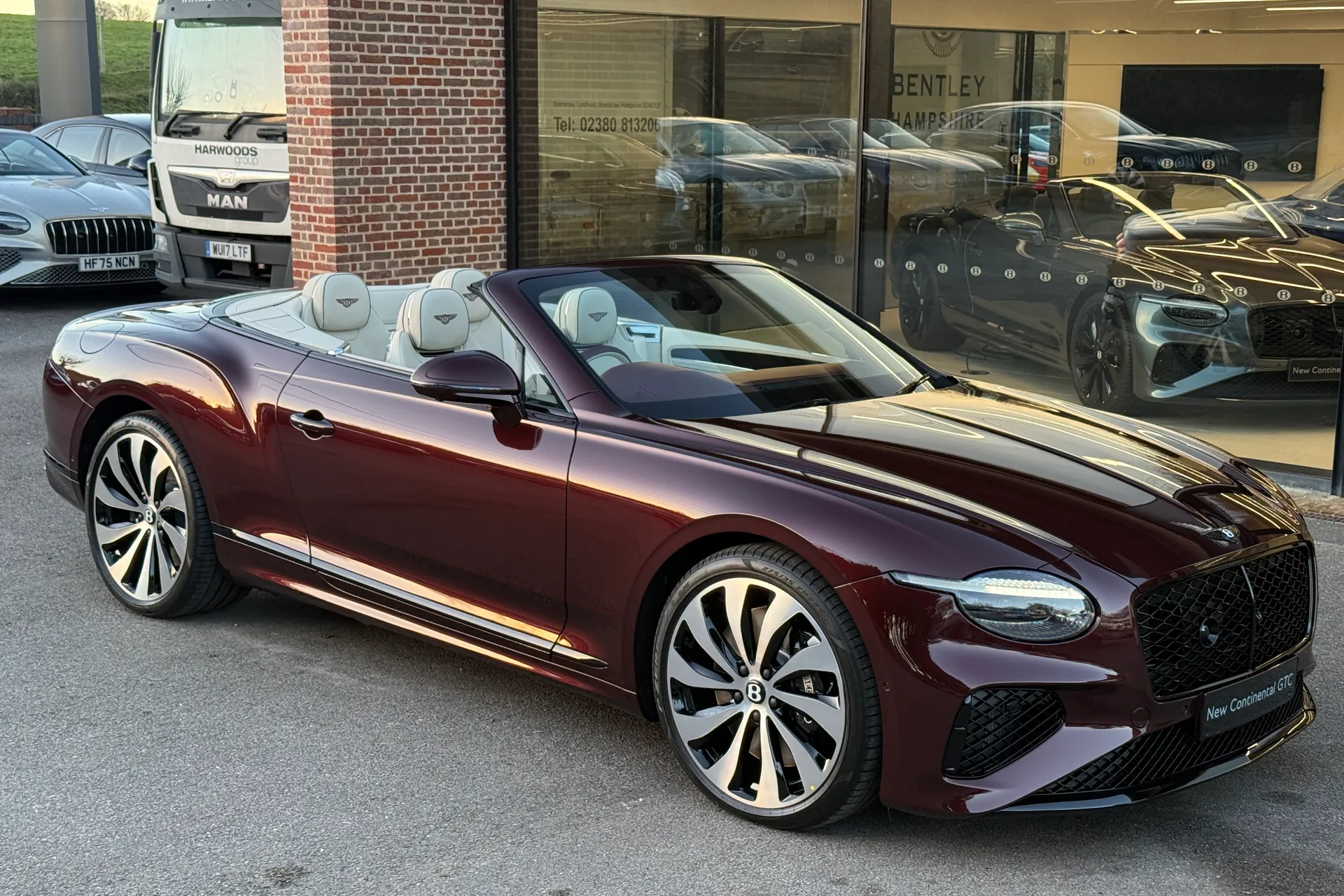 Bentley CONTINENTAL GTC thumbnail image number 11