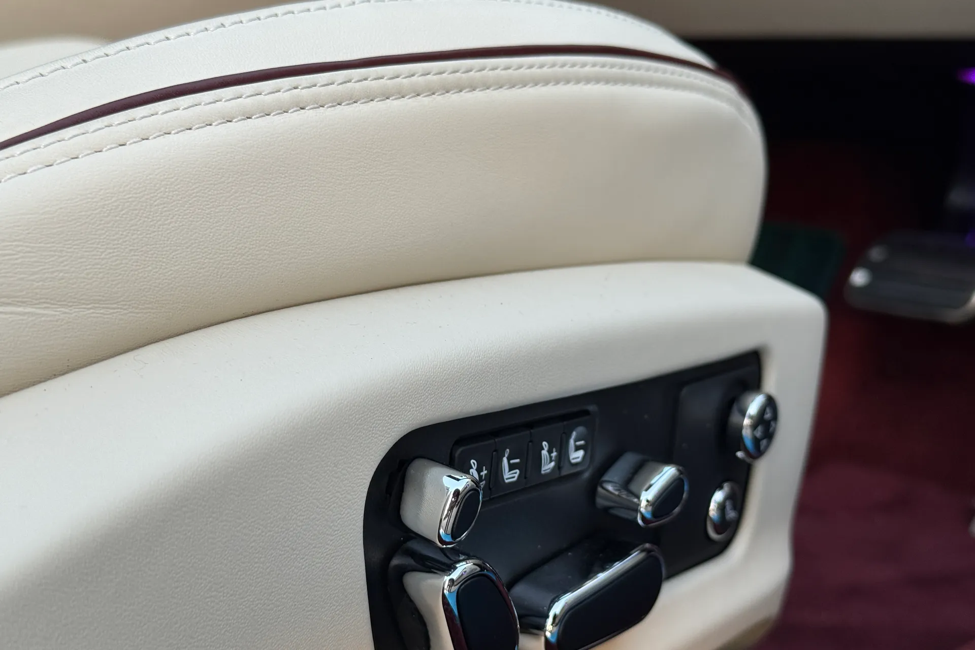 Bentley CONTINENTAL GTC thumbnail image number 24