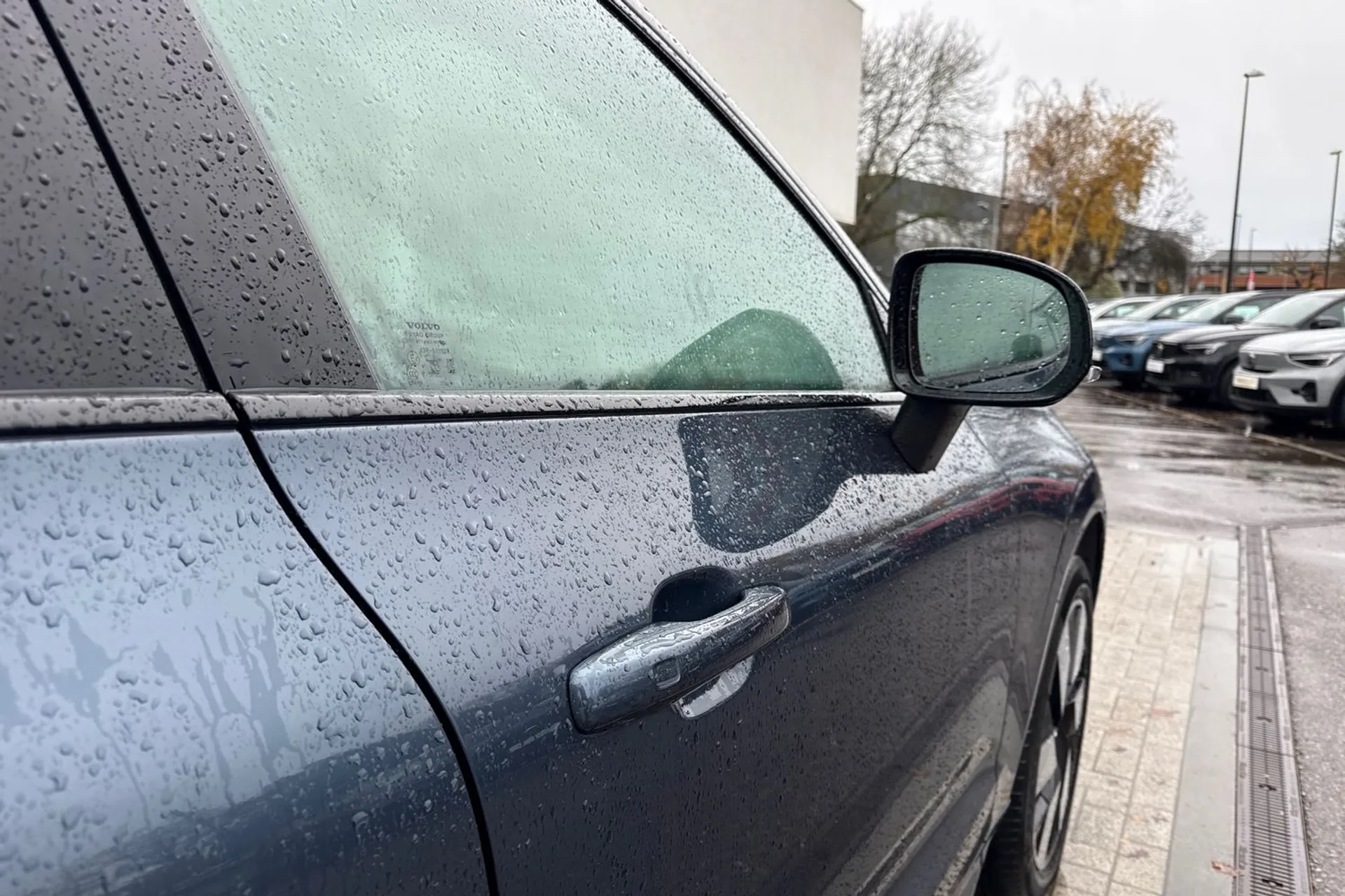 Volvo XC60 thumbnail image number 17